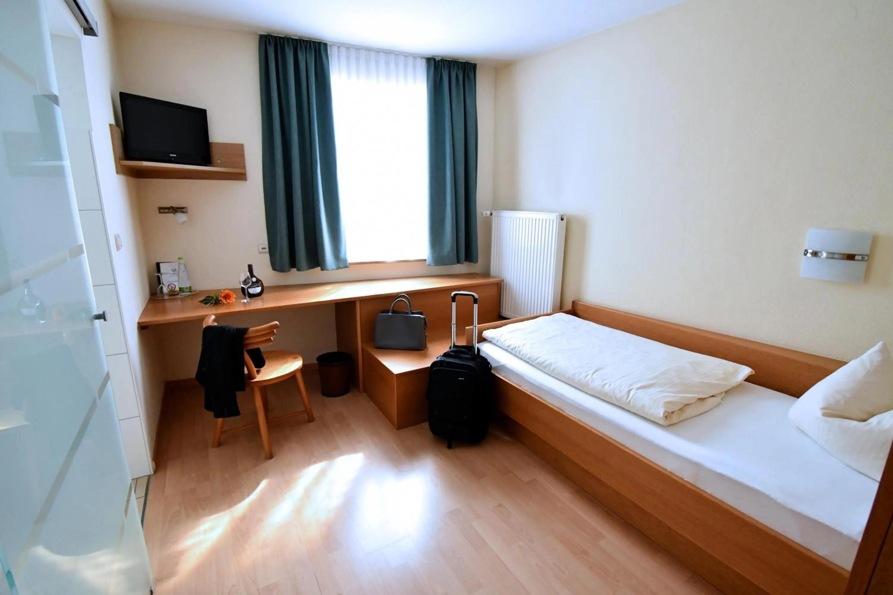 TV/Entertainment Center in Gasthof Grüner Baum