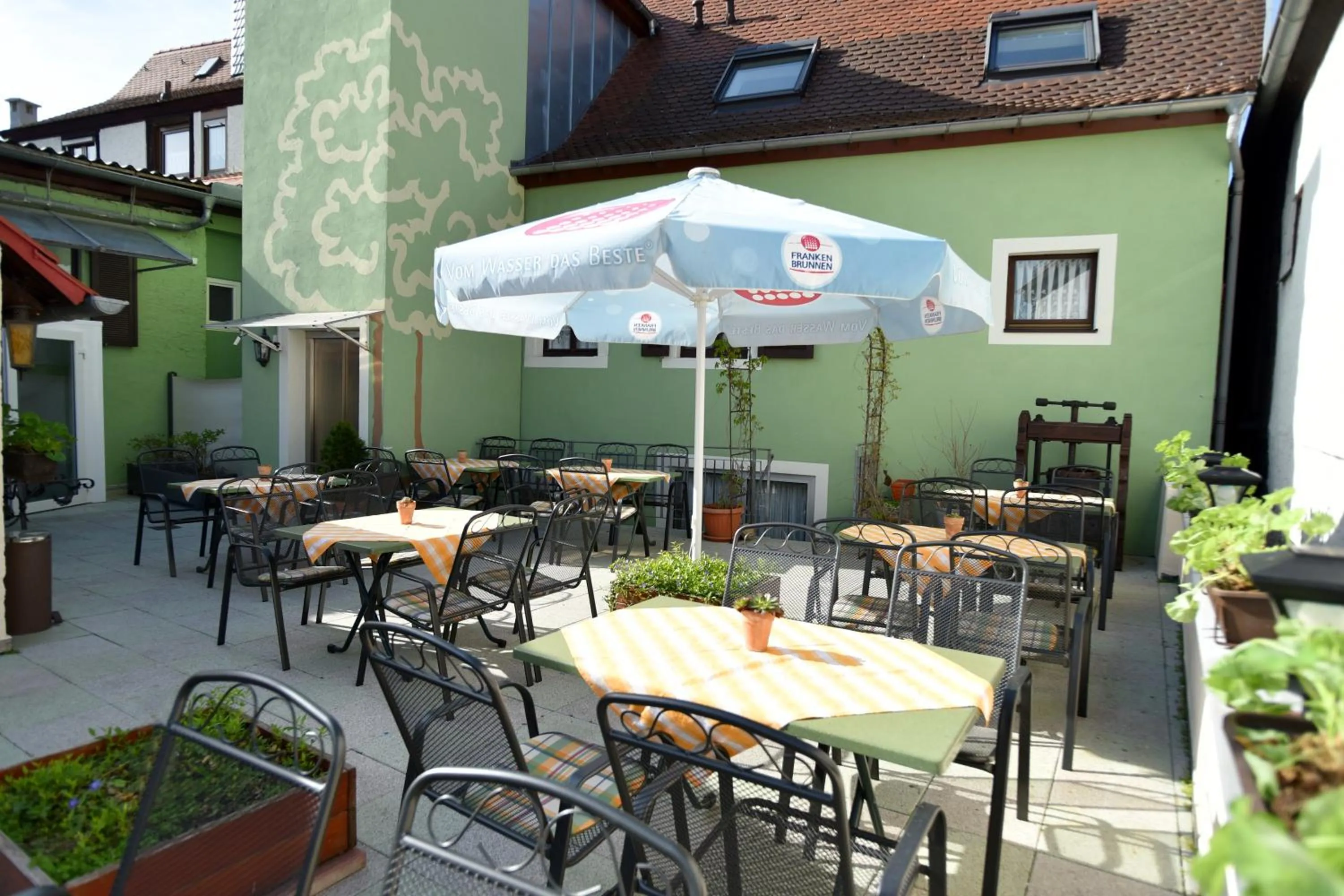 Restaurant/Places to Eat in Gasthof Grüner Baum