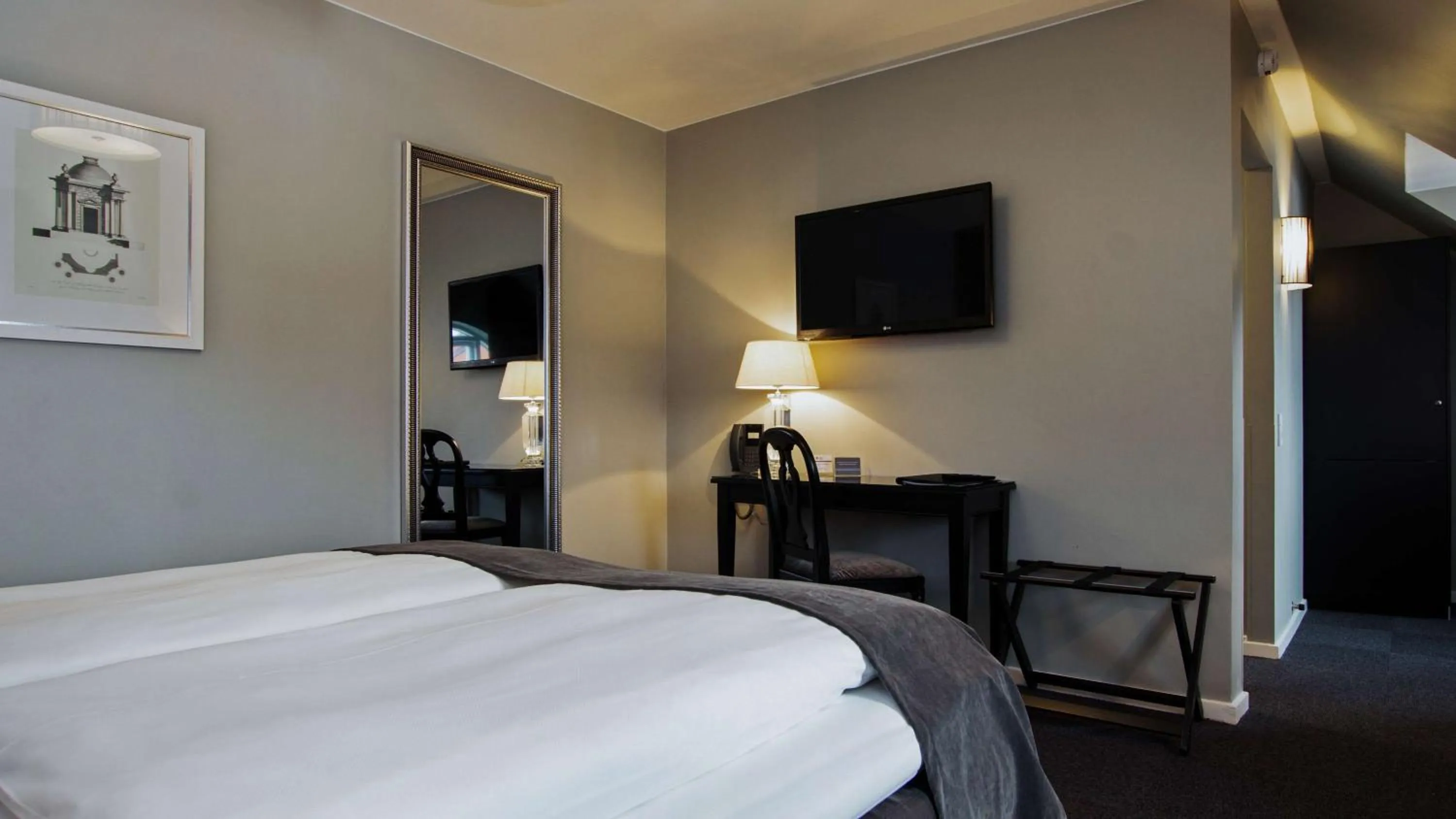 Photo of the whole room, Bed in Hotel Kronjylland