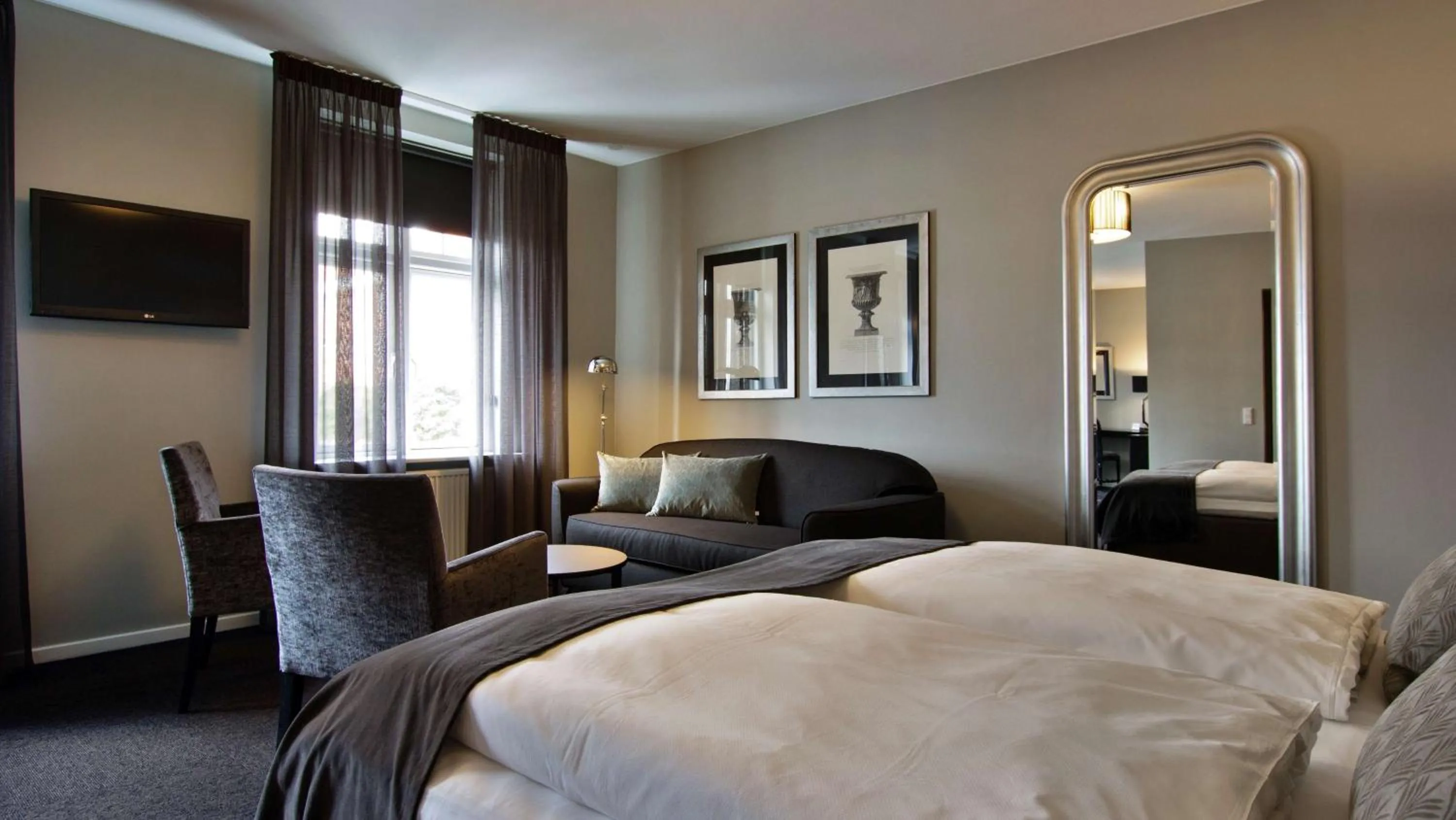 Photo of the whole room, Bed in Hotel Kronjylland