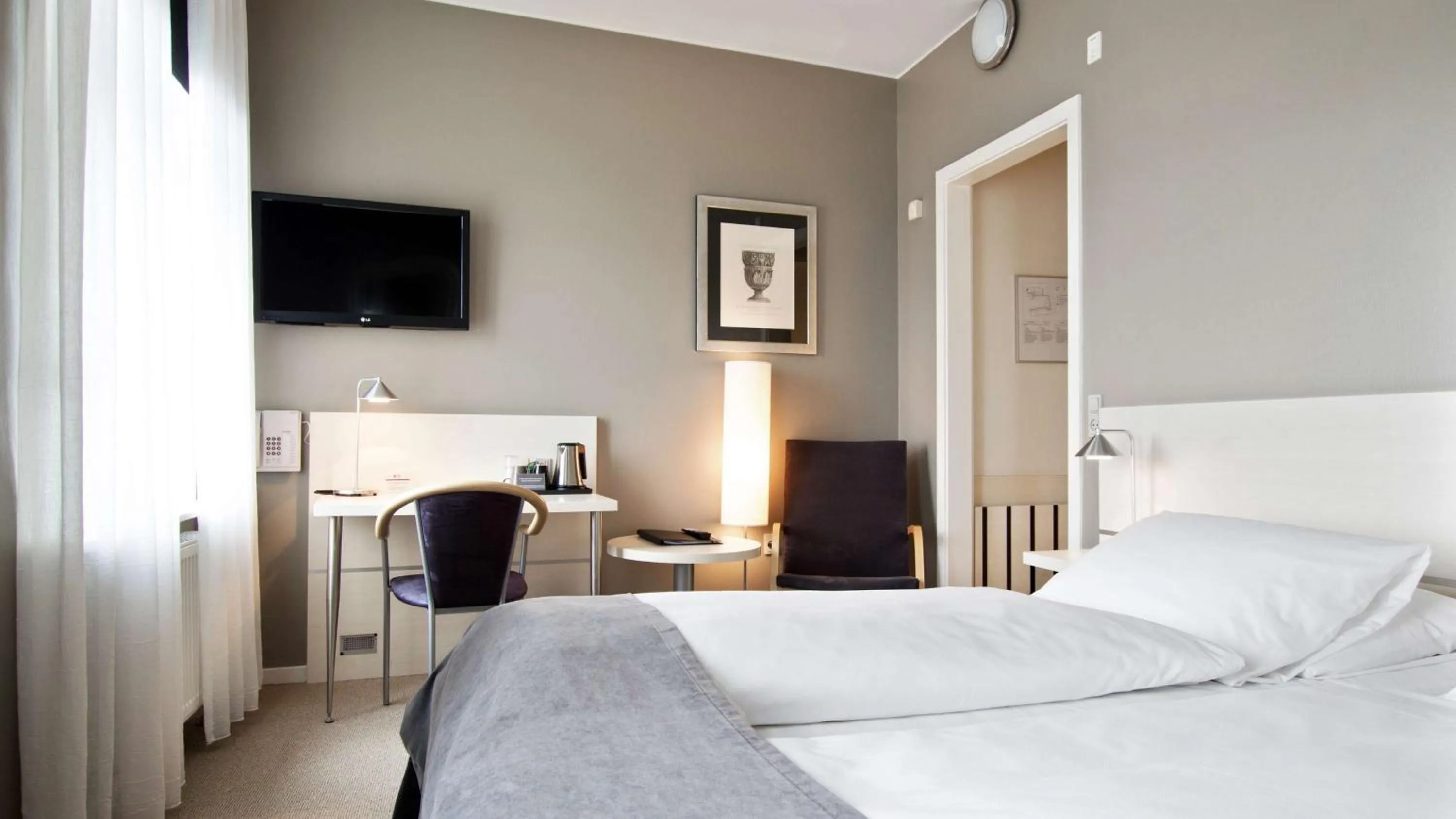 Photo of the whole room, Bed in Hotel Kronjylland