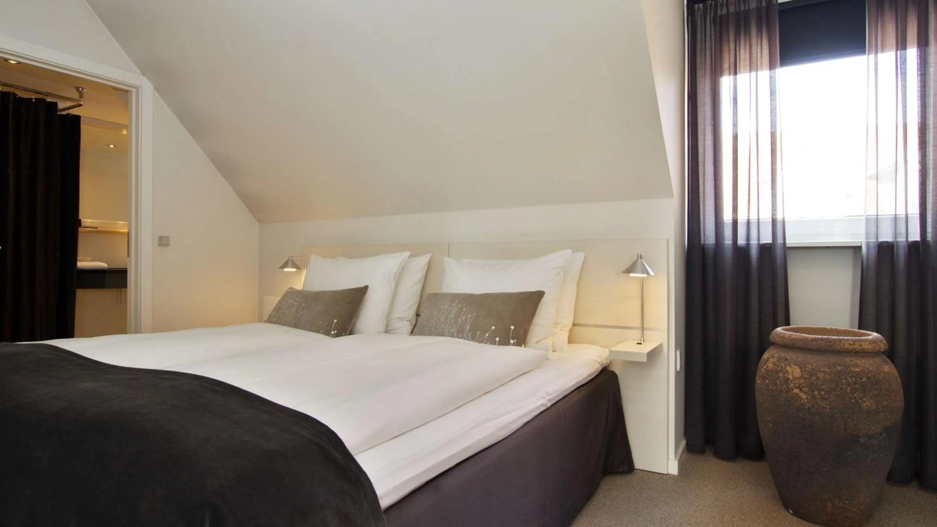 Photo of the whole room, Bed in Hotel Kronjylland