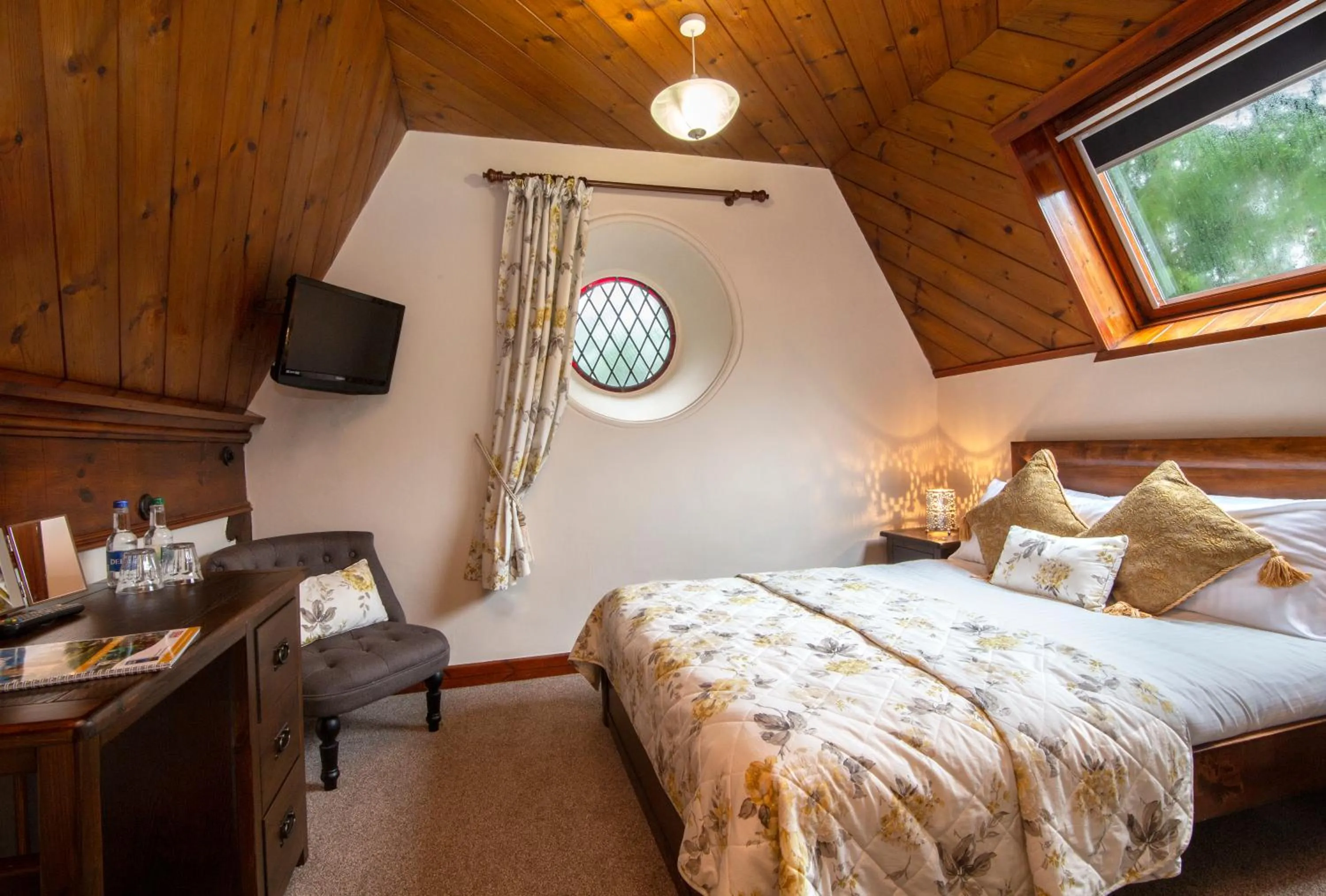 Bed in The Auld Kirk