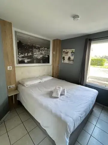 Photo of the whole room, Bed in Initial by balladins Lyon / Chanas Photo of the whole room, Bed in Initial by balladins Lyon / Chanas