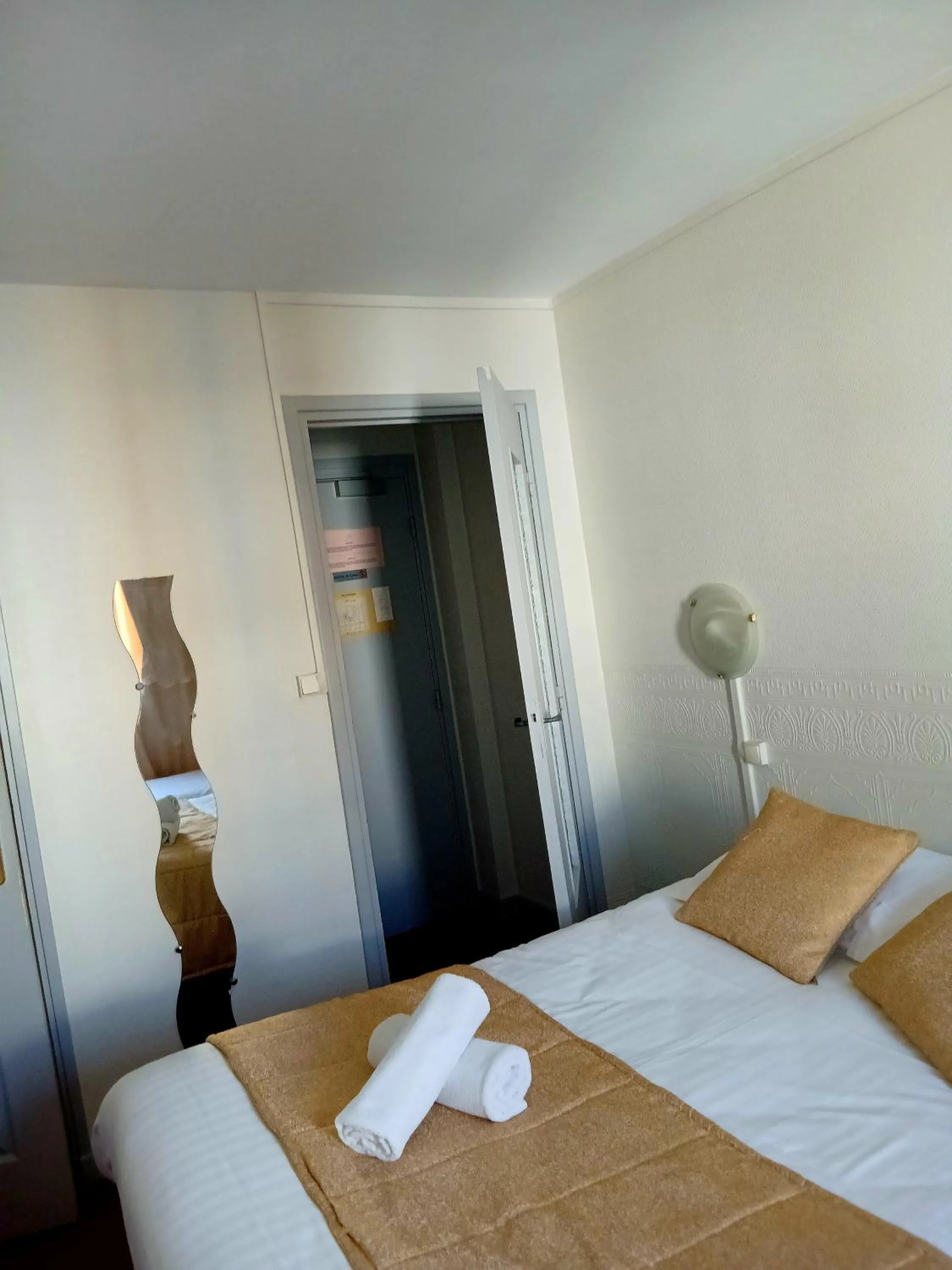 Bed in Hôtel Alexandra Centre Ville