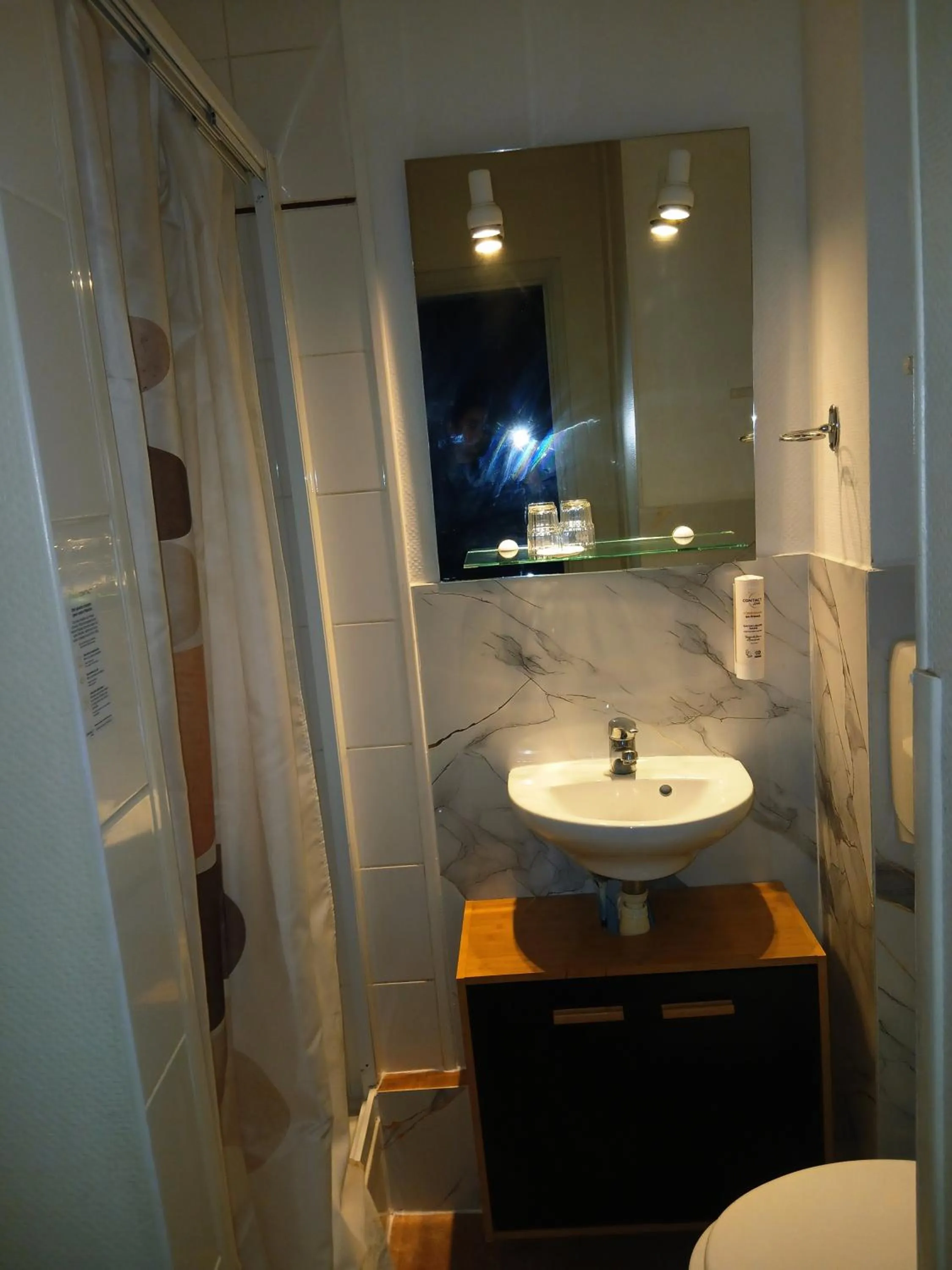 Bathroom in Hôtel Alexandra Centre Ville