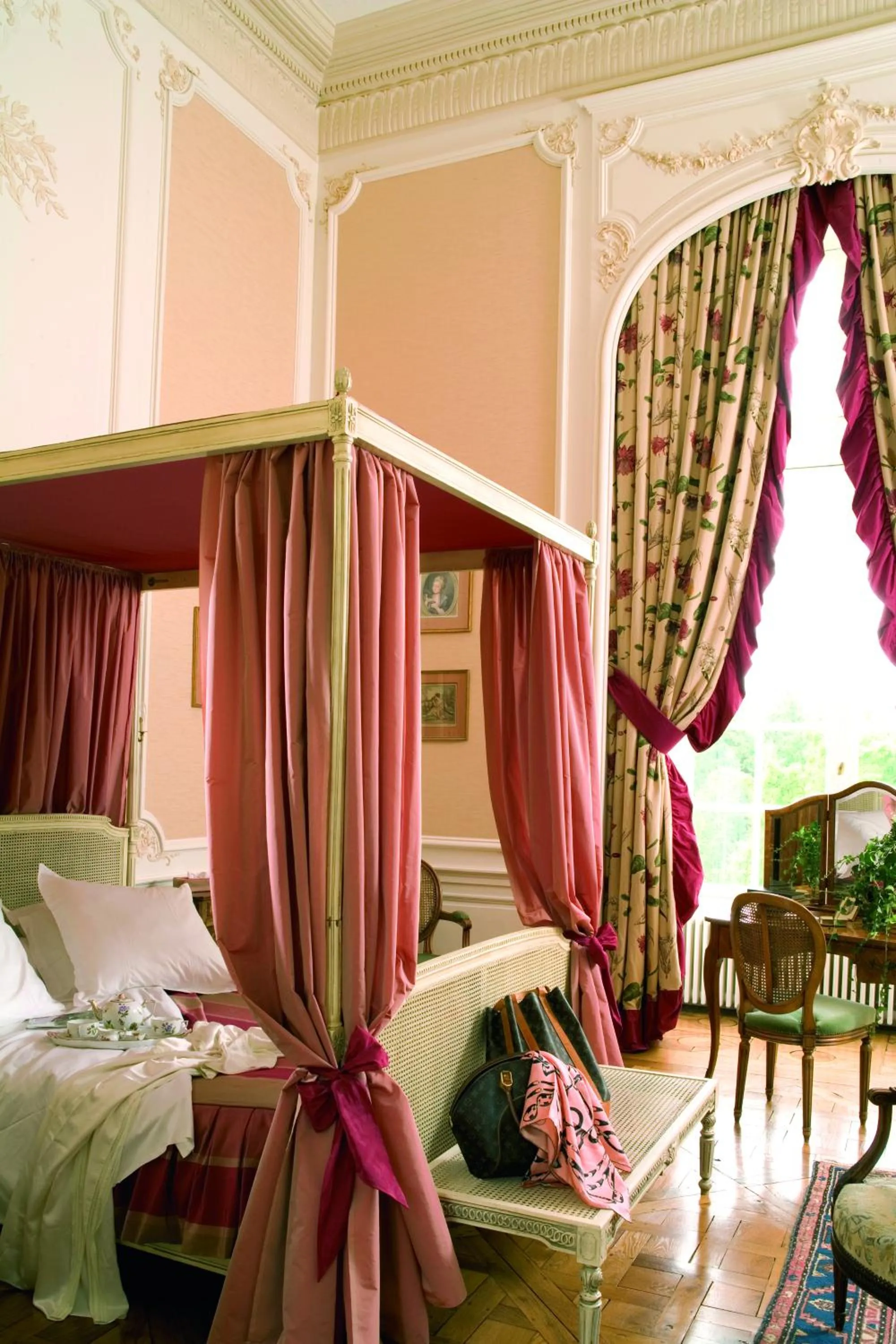 Photo of the whole room, Bed in Chateau Colbert
