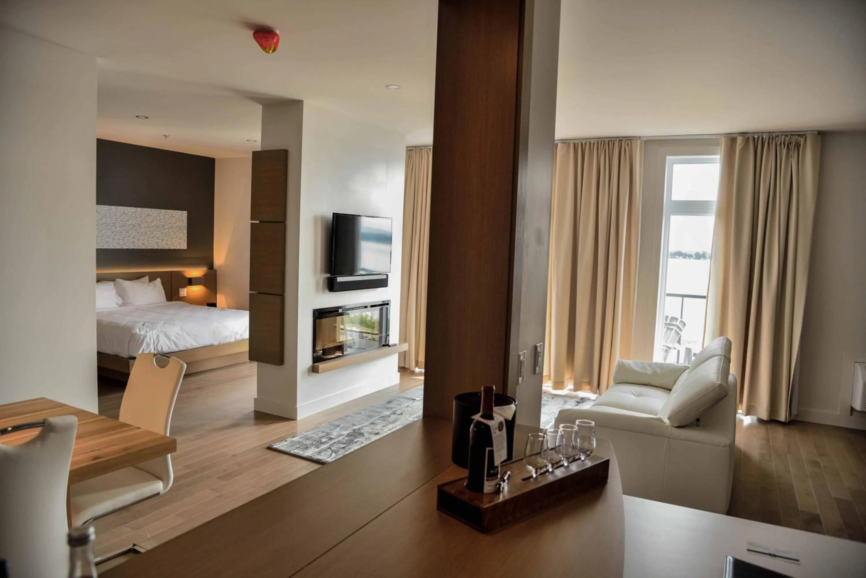 TV and multimedia, Bed in La Cache du Lac Champlain