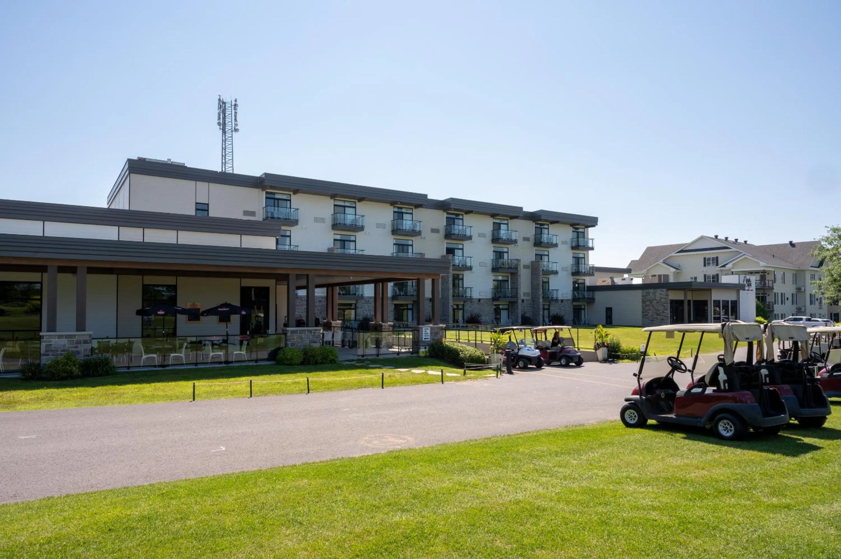 Property building in La Cache du Lac Champlain