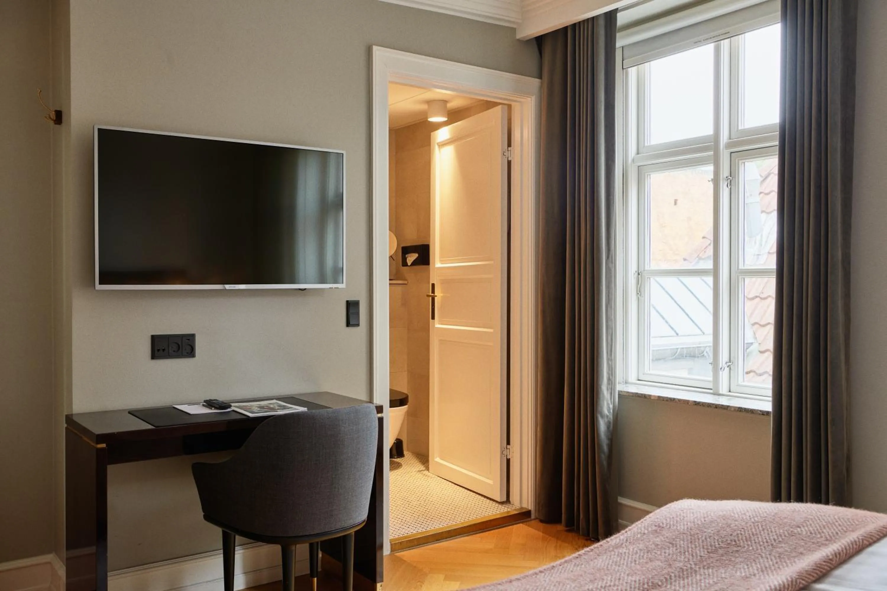 TV and multimedia, Bed in Hotel Skt. Annæ