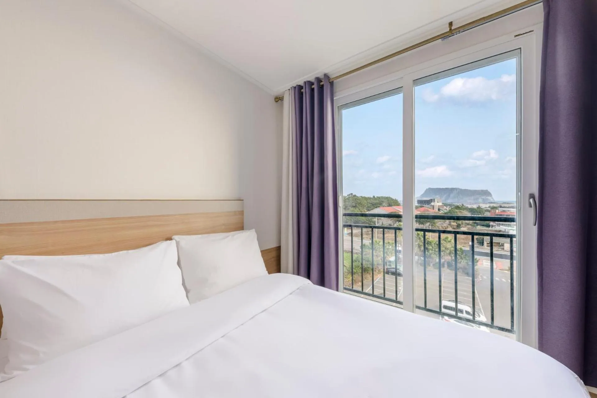 Bed in Cordelia Hotel