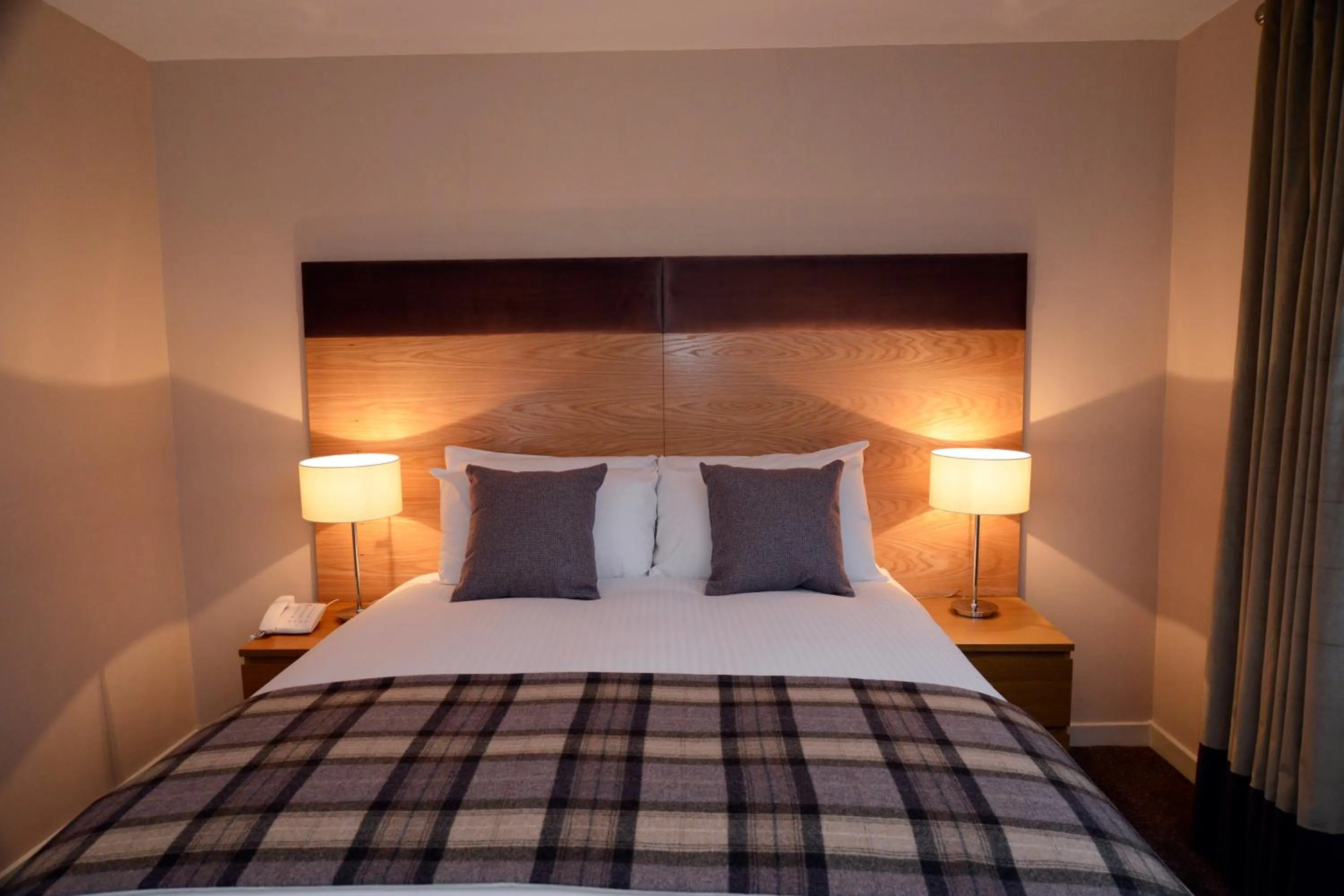 Bedroom, Bed in The Acarsaid - Pitlochry