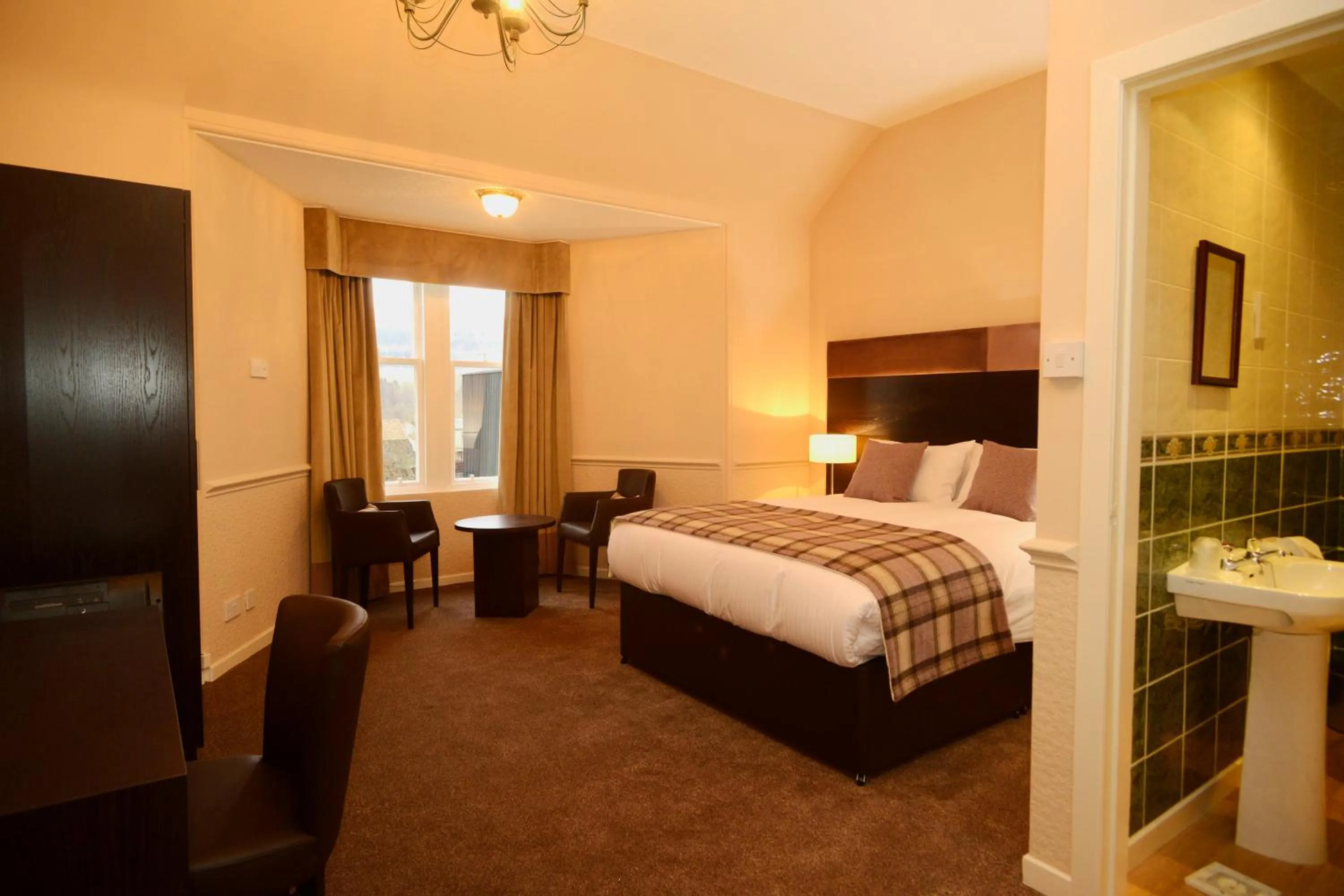 Bedroom, Bed in The Acarsaid - Pitlochry