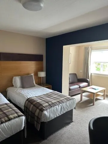 Photo of the whole room, Bed in The Acarsaid - Pitlochry