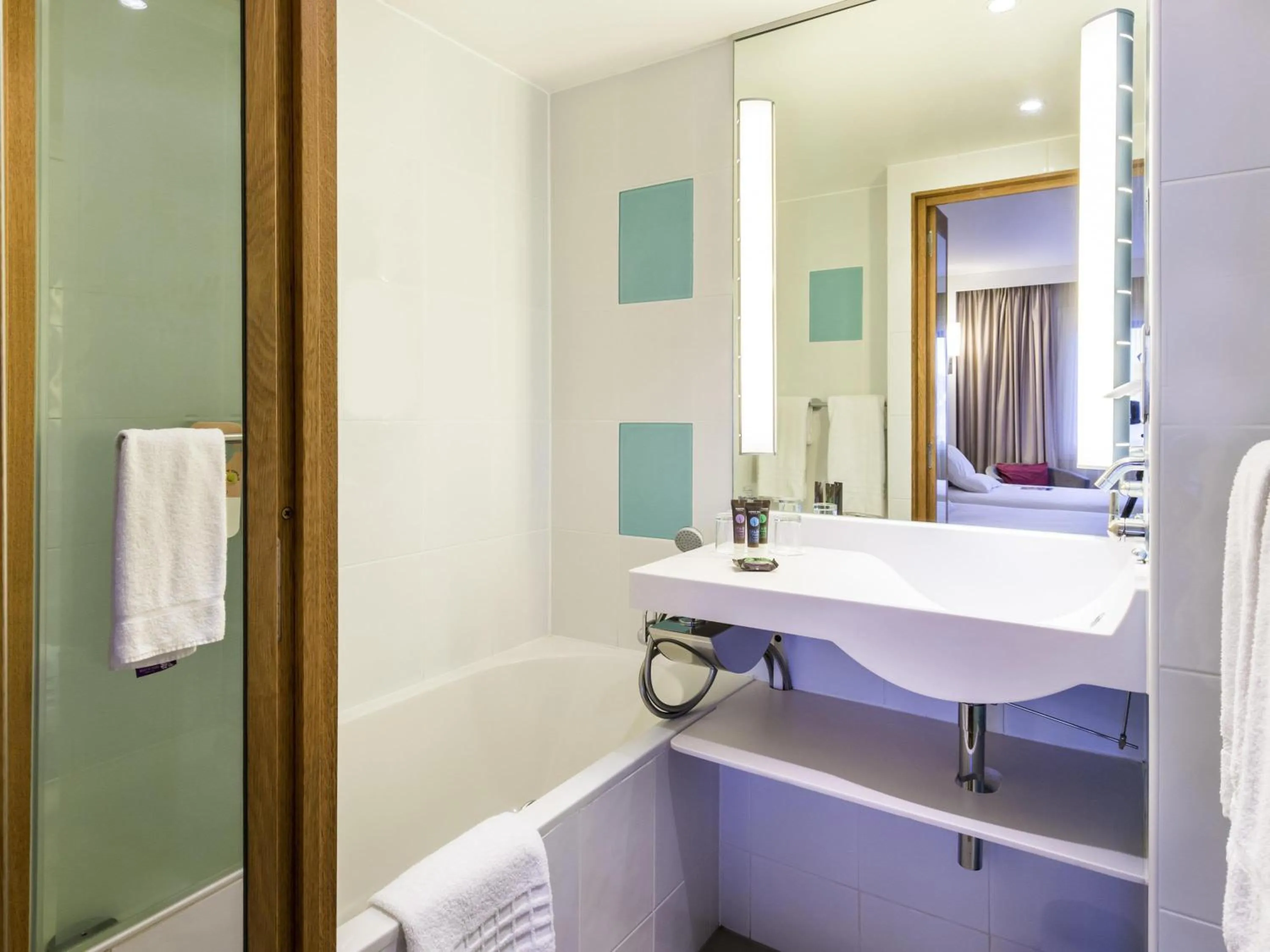 Bedroom in Novotel London Excel