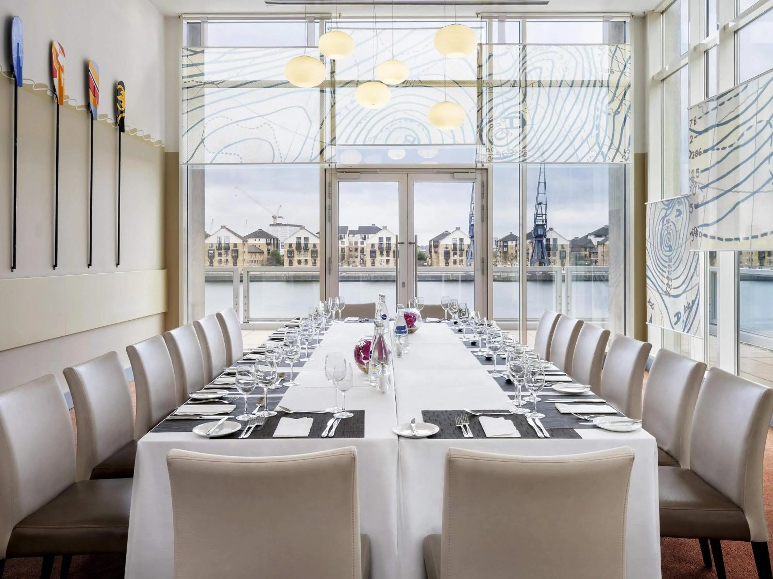 Restaurant/places to eat in Novotel London Excel