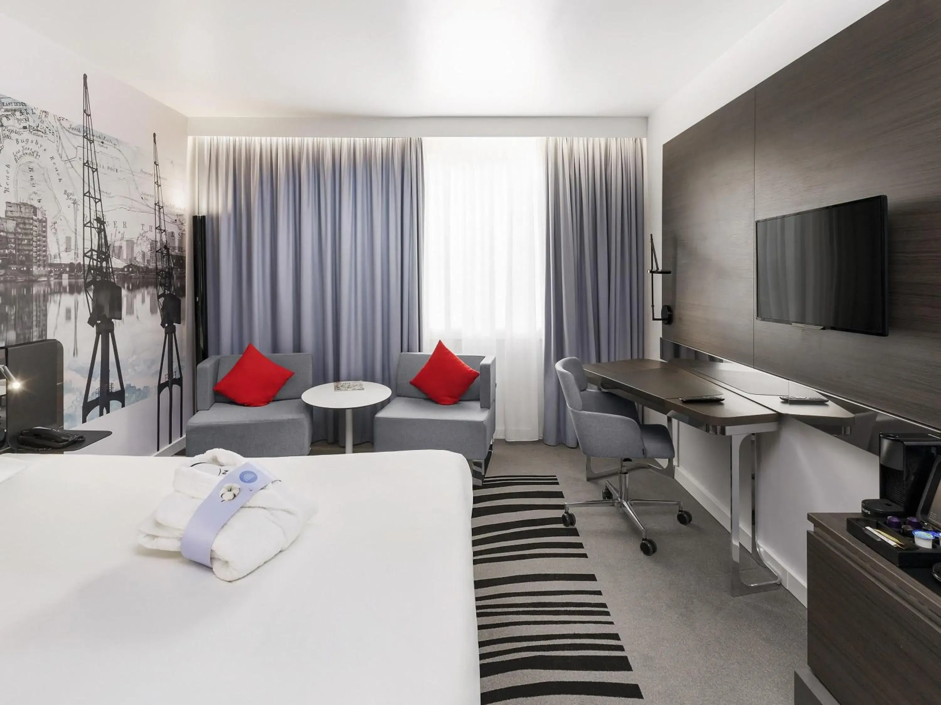 Bedroom, Bed in Novotel London Excel Bedroom, Bed in Novotel London Excel