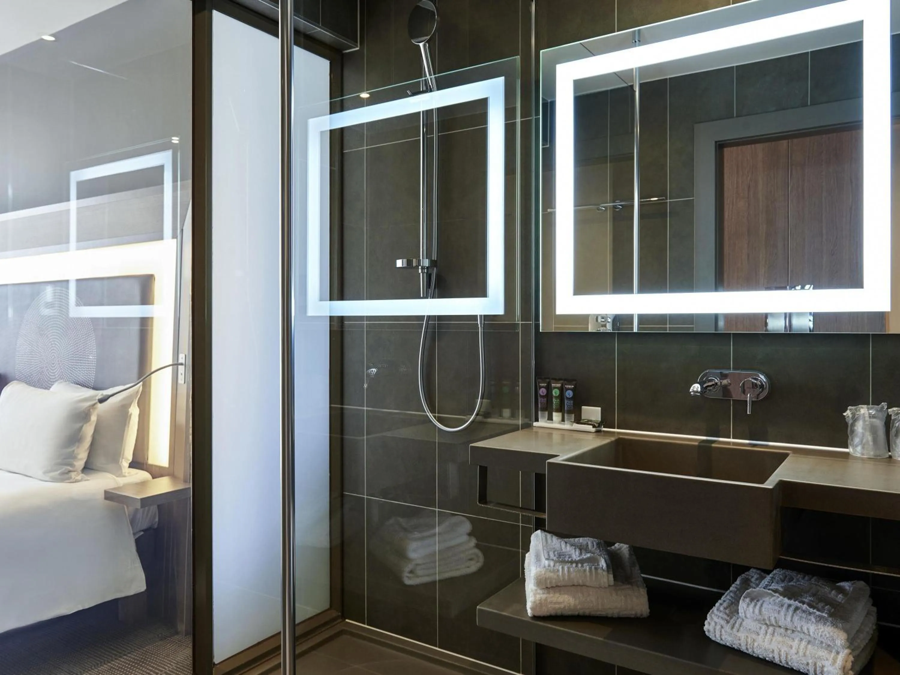 Bedroom in Novotel London Excel