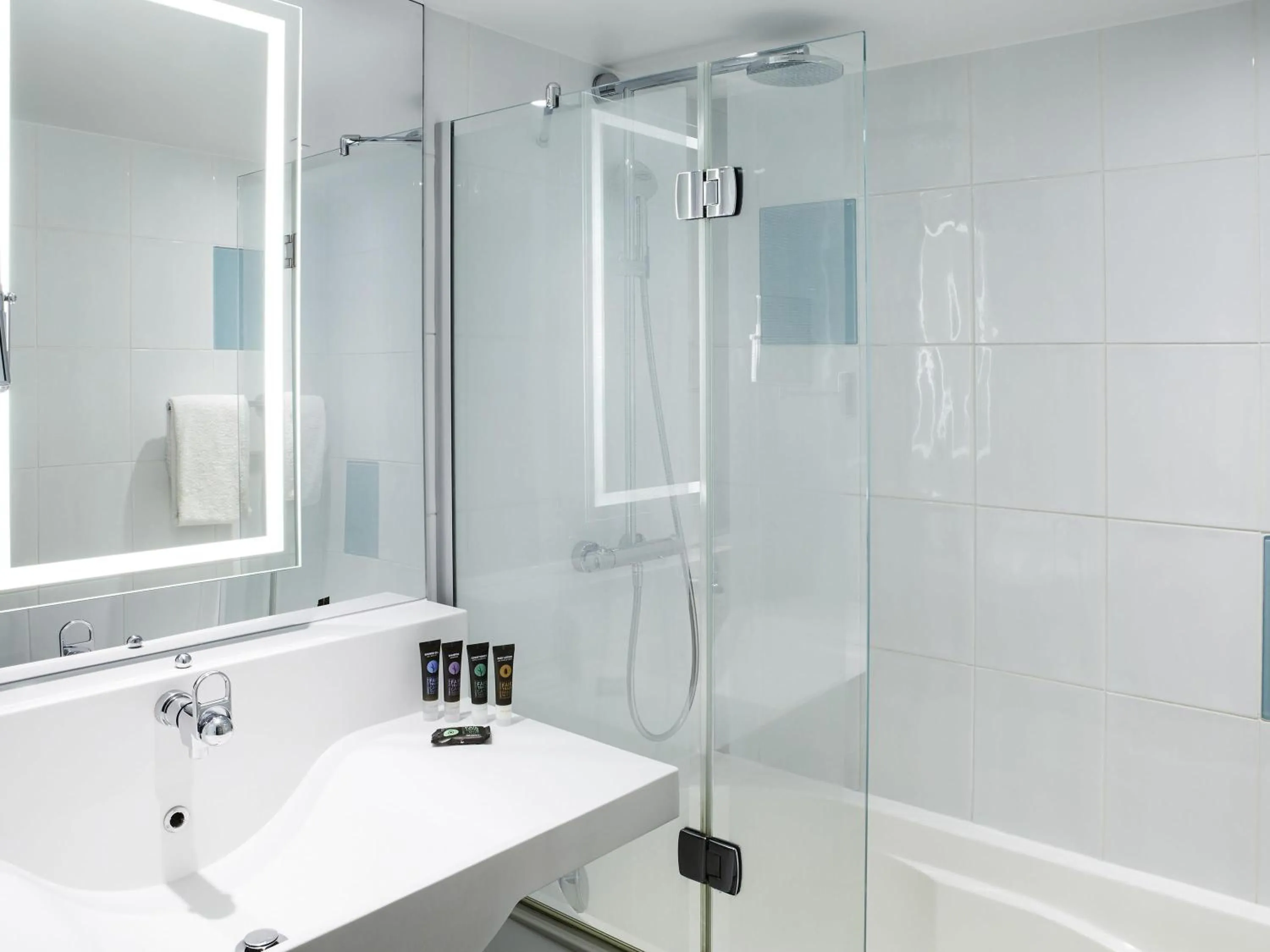 Bedroom in Novotel London Excel