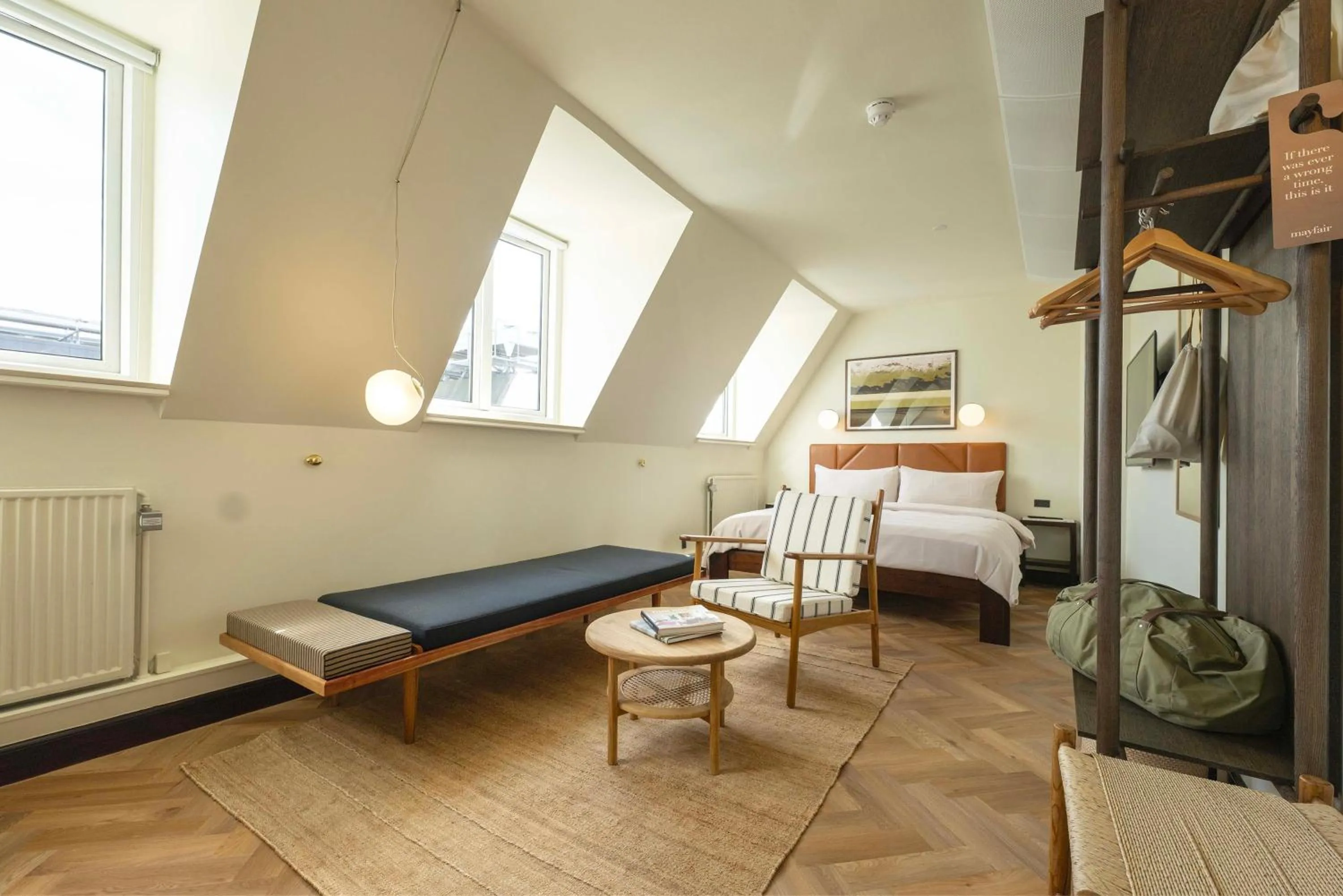 Seating area, Bed in Hotel Mayfair