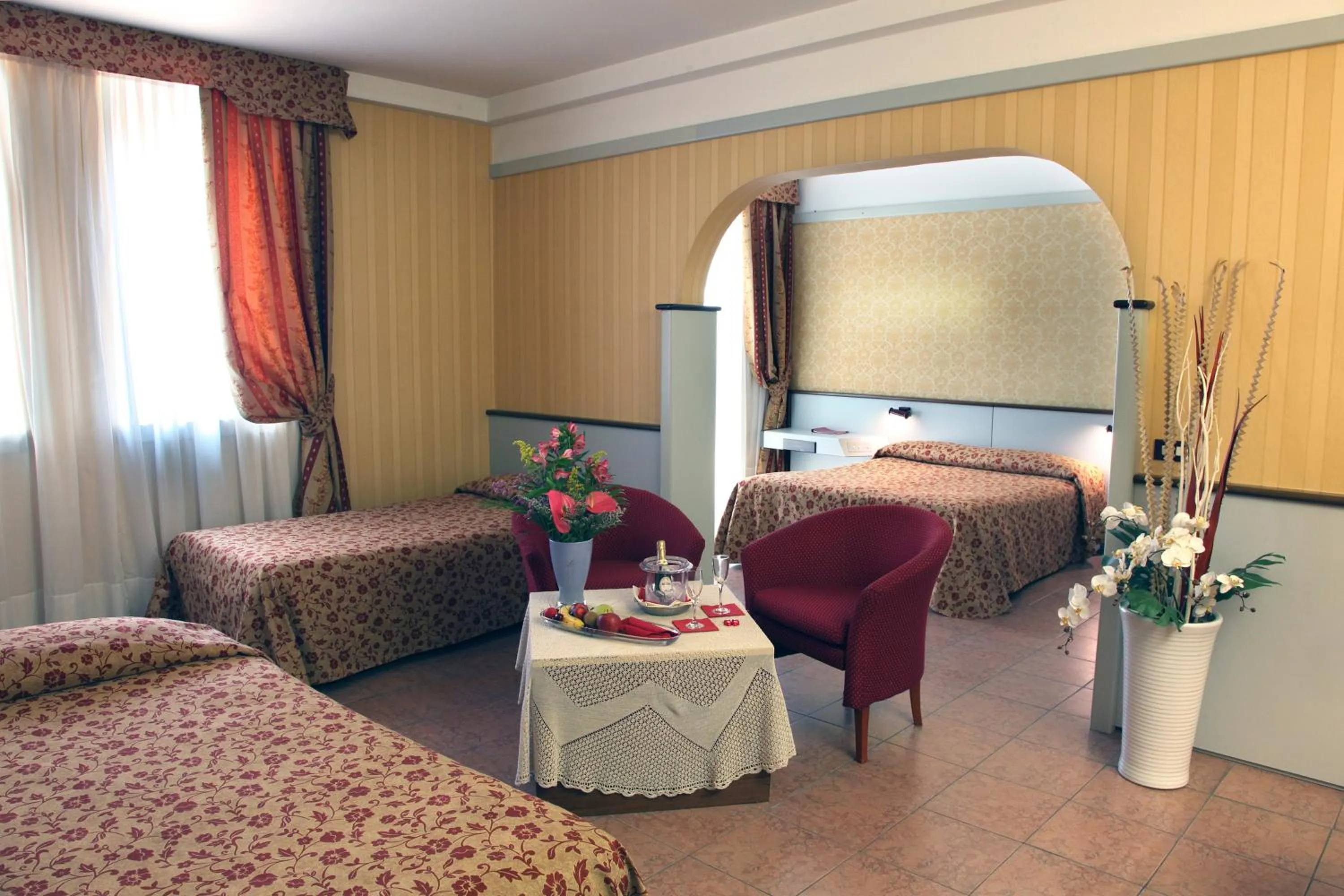 Bedroom, Bed in Hotel Maxim