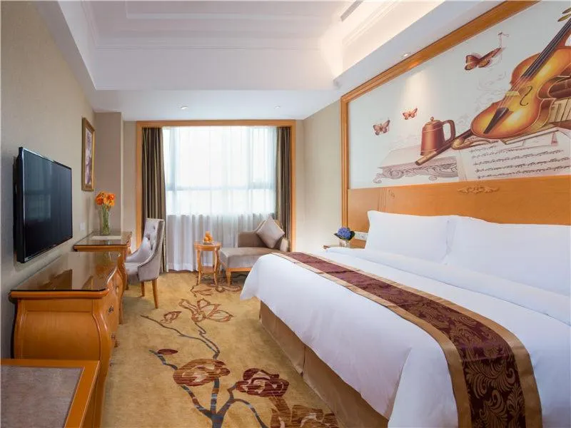 Bed in Vienna International Hotel (Shen Zhen Buji Dafen shop)