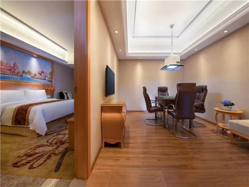 Bed in Vienna International Hotel (Shen Zhen Buji Dafen shop)