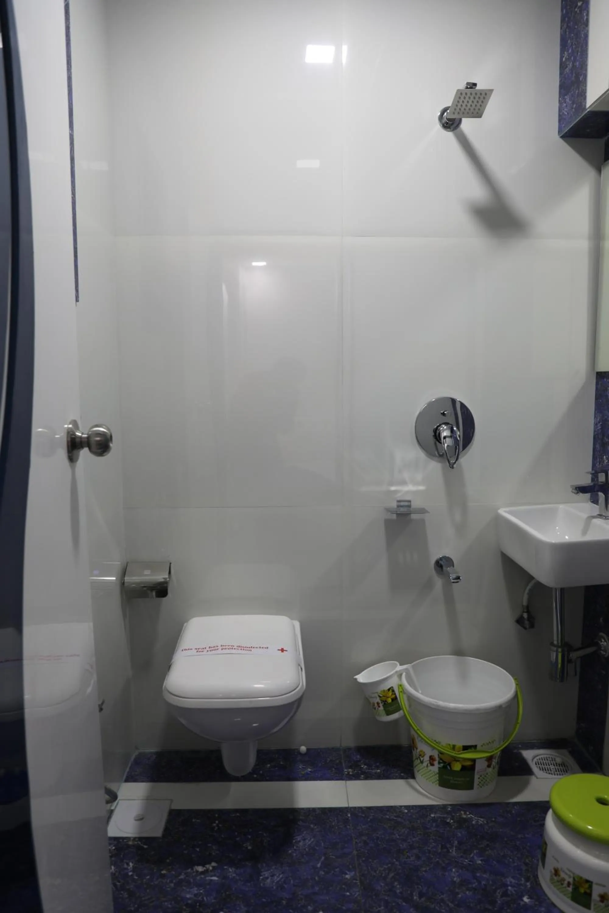 Bathroom in Hotel Pearl