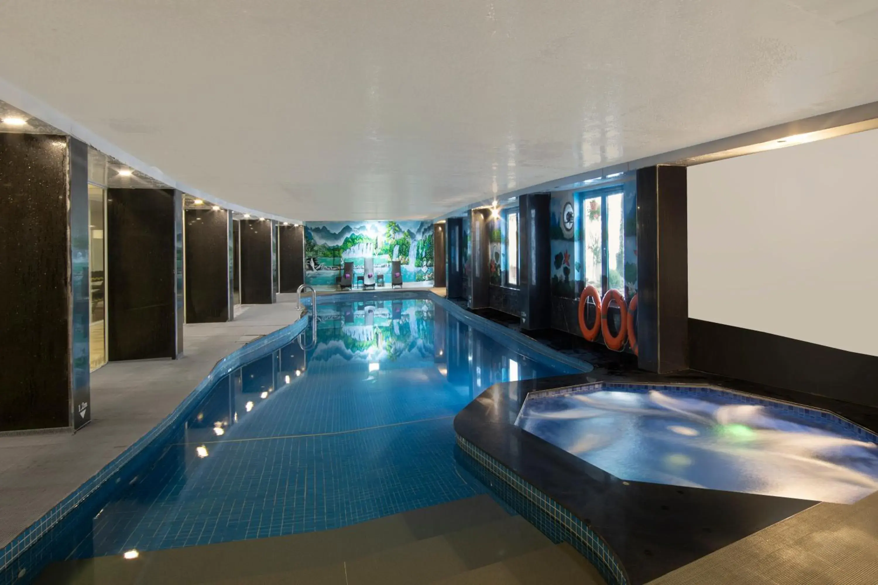 Swimming pool in Sapa Highland Resort & Spa Swimming pool in Sapa Highland Resort & Spa