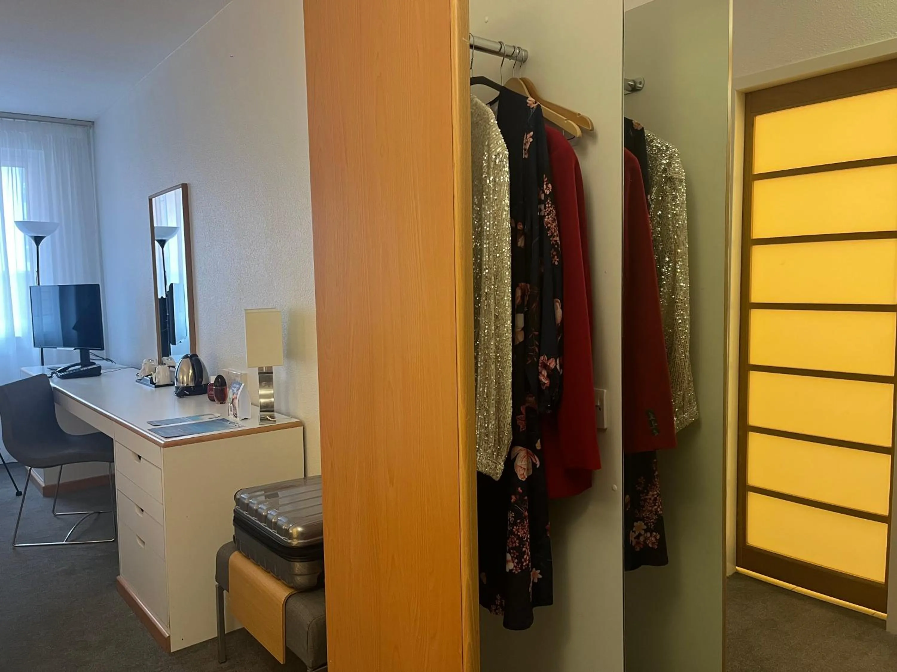 wardrobe in Novotel Glasgow Centre