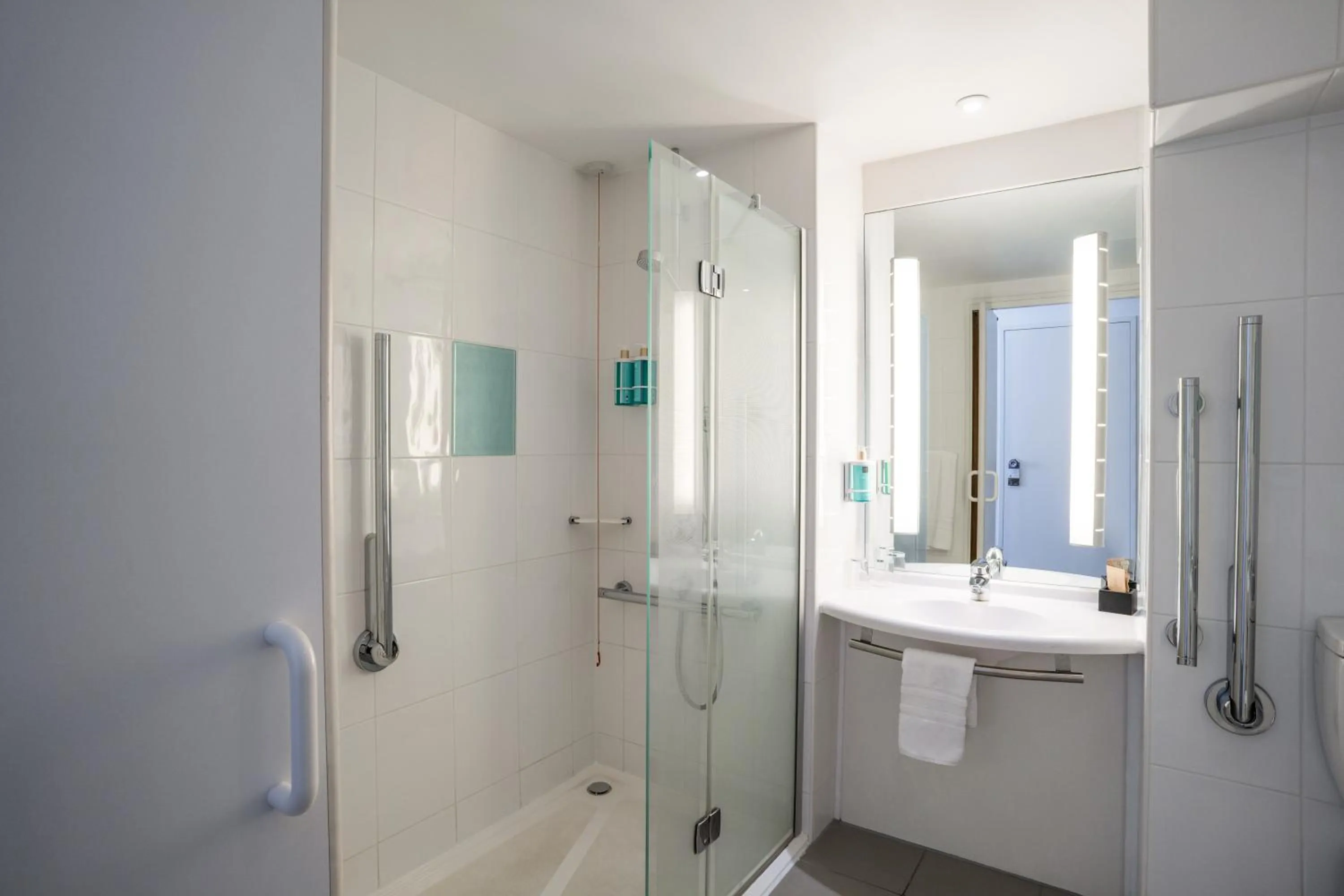 Shower in Novotel Glasgow Centre