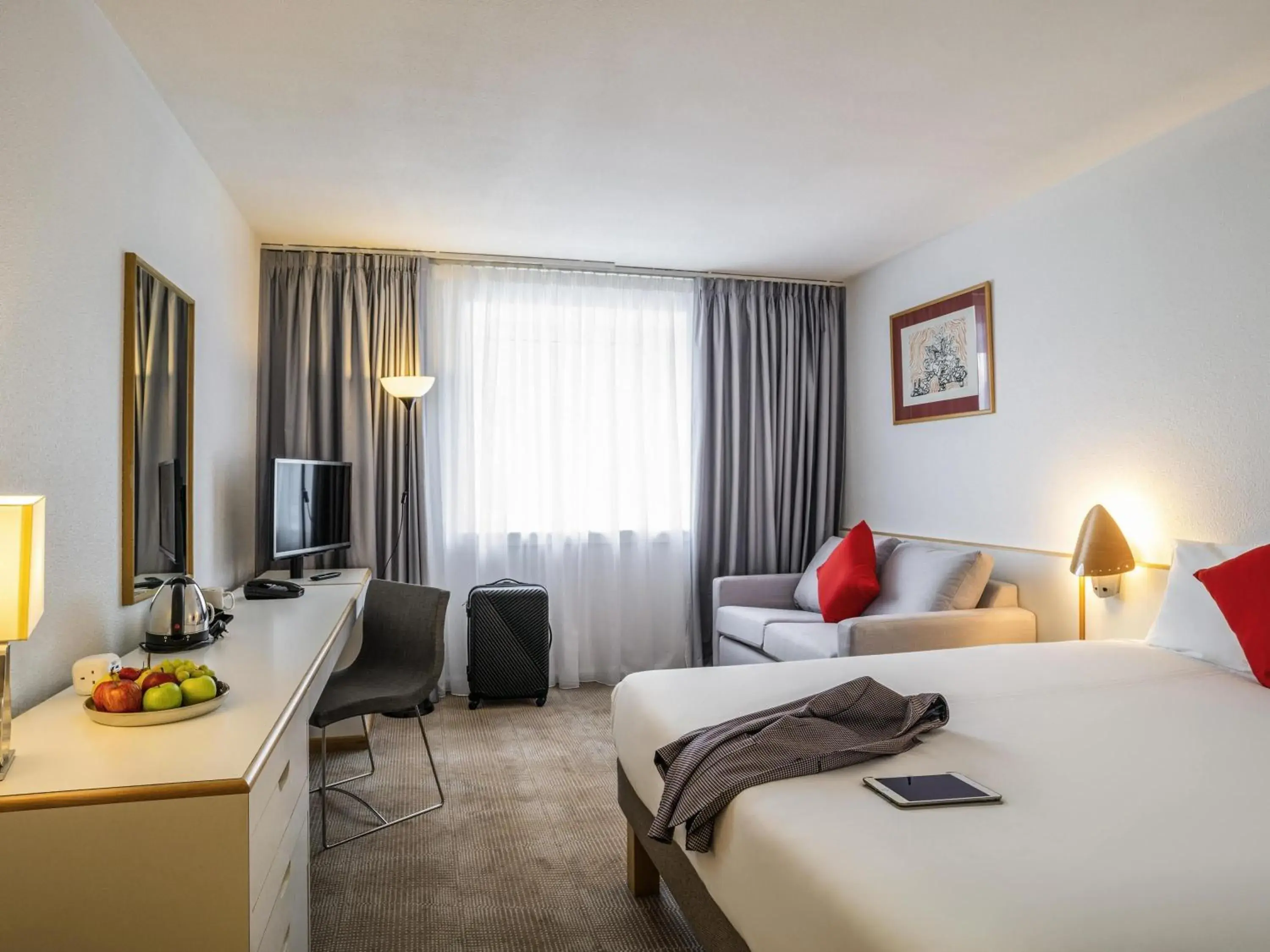 Bedroom, Bed in Novotel Glasgow Centre Bedroom, Bed in Novotel Glasgow Centre