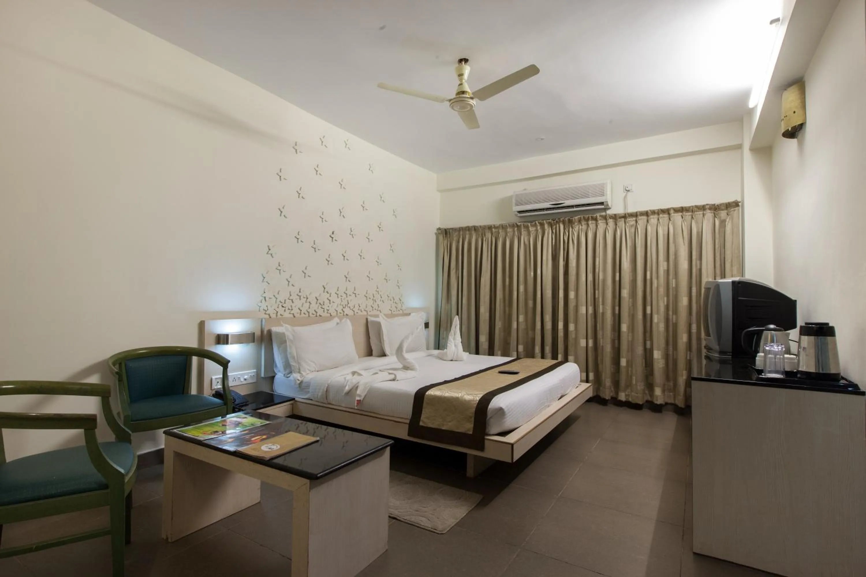 Photo of the whole room, Bed in TSG Emerald View Hotel and SPA