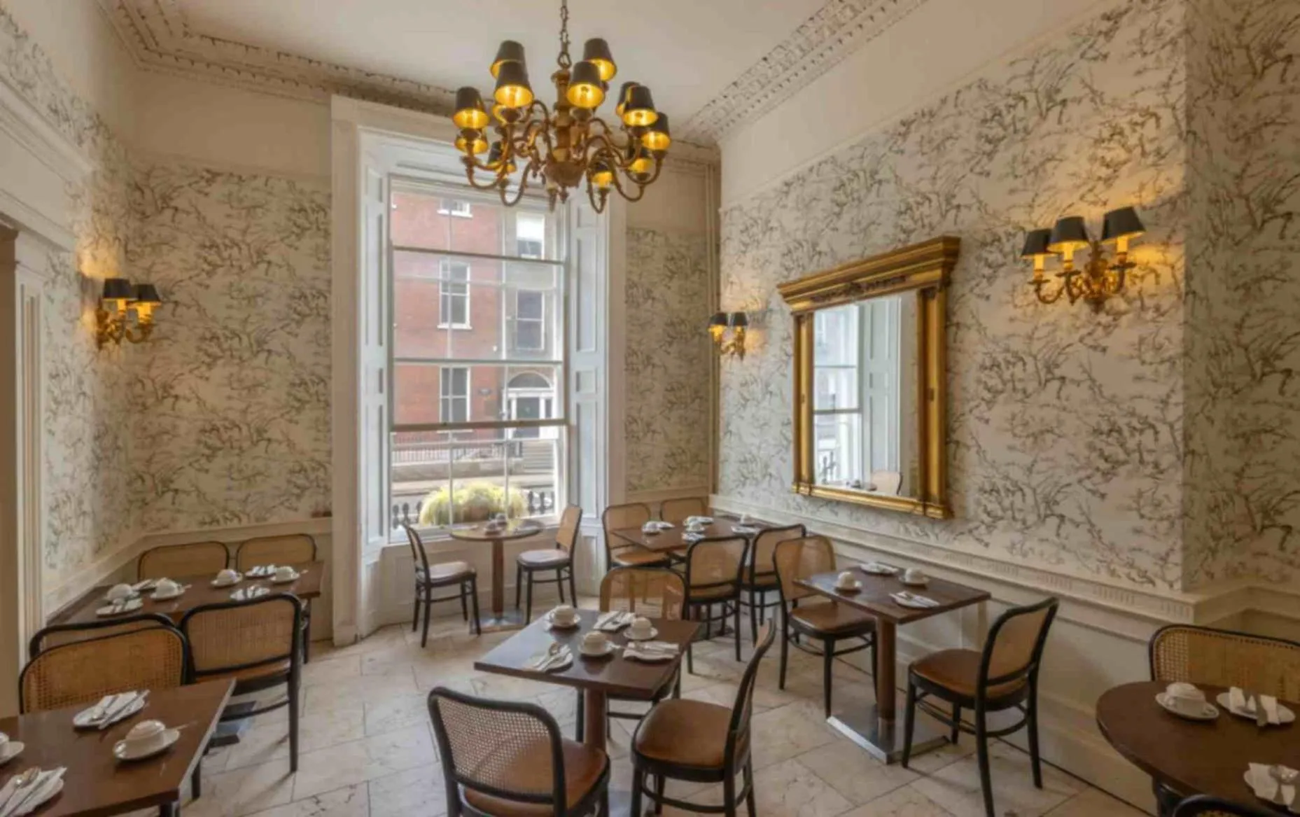 Breakfast in Albany House