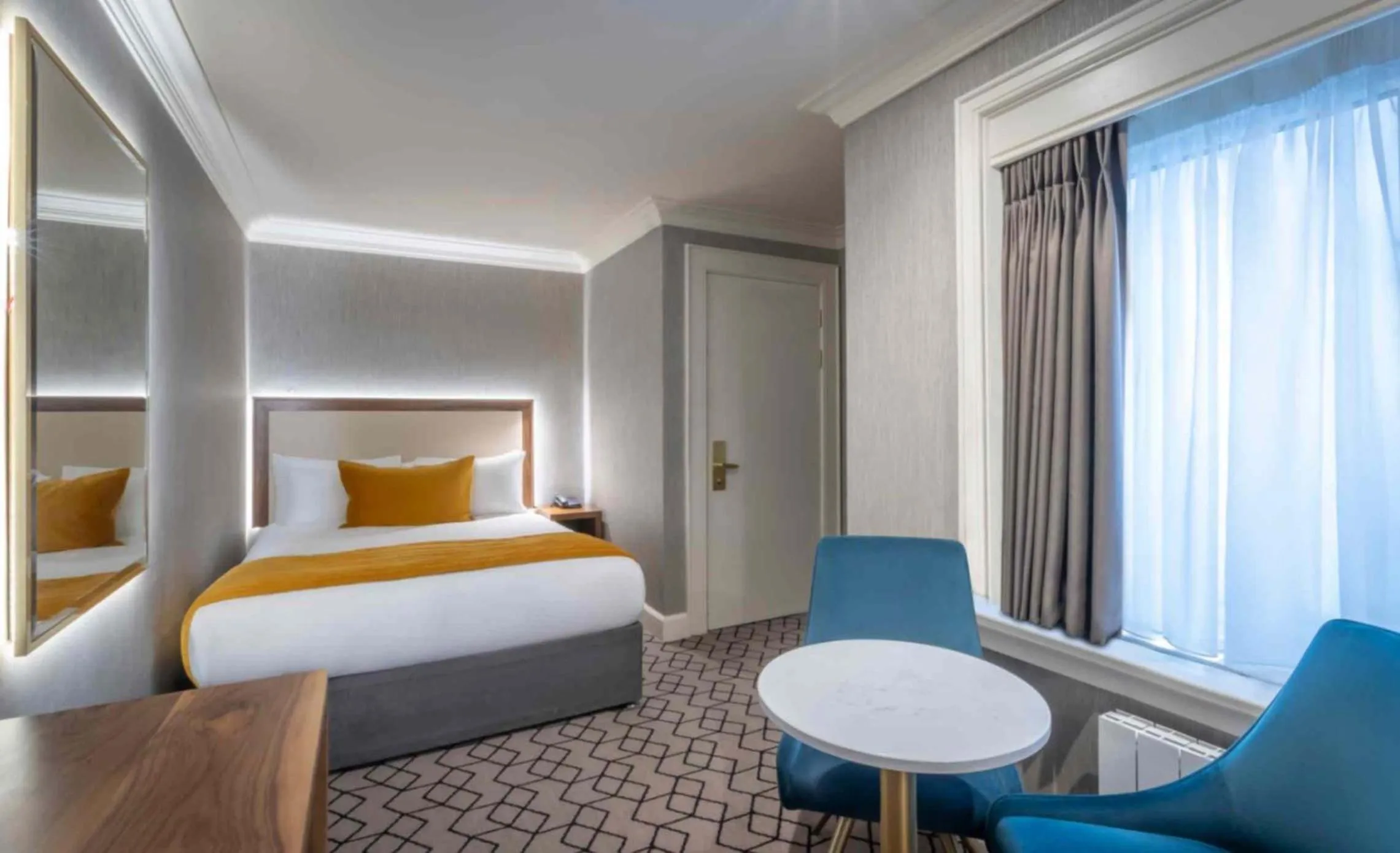 Photo of the whole room, Bed in Albany House