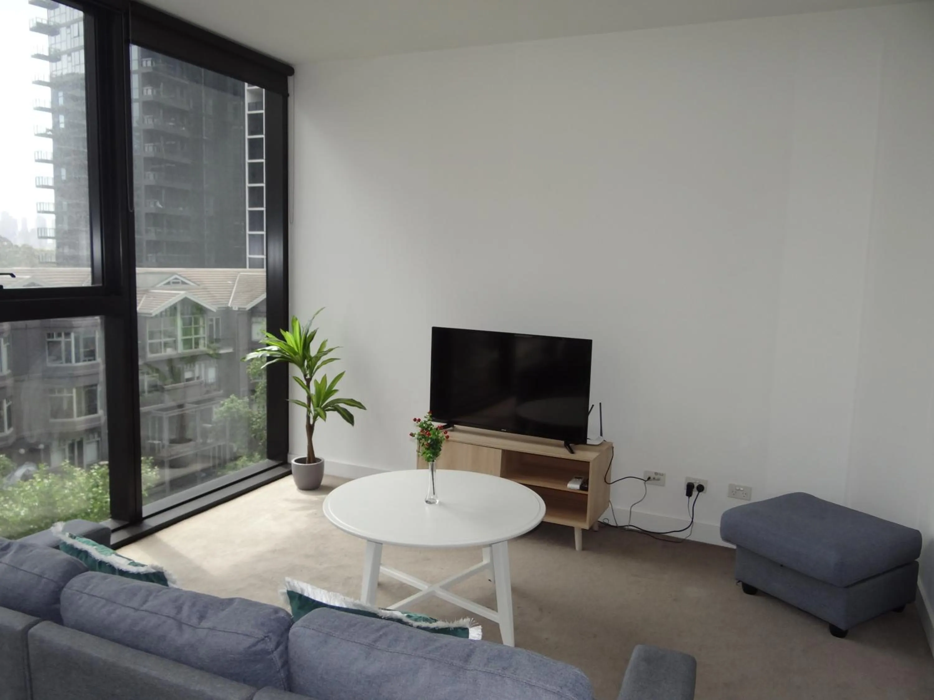 Living room in Amazing Accommodations: Vogue