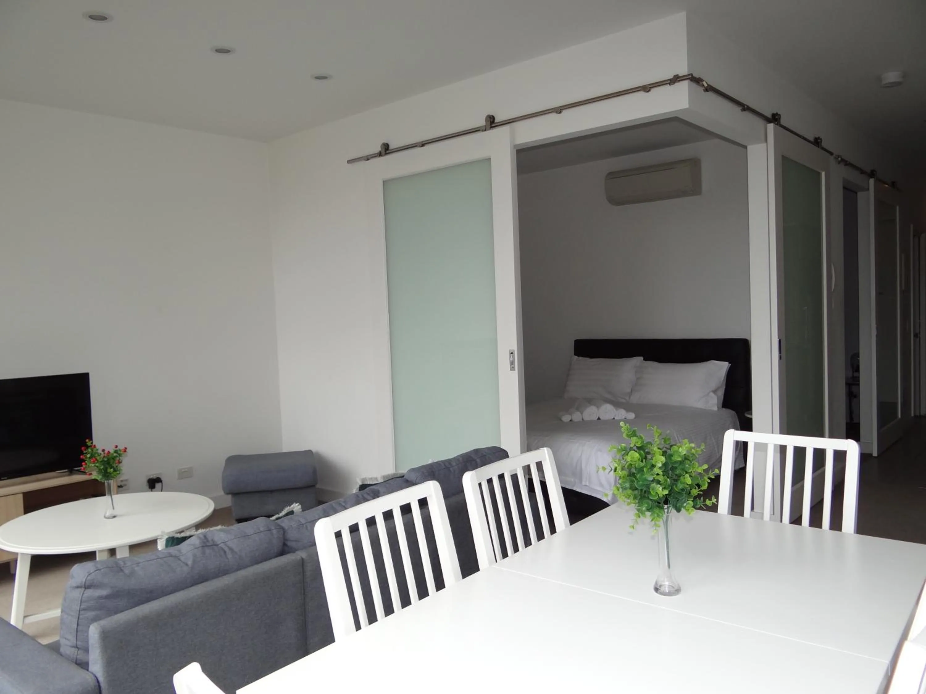 Dining area in Amazing Accommodations: Vogue