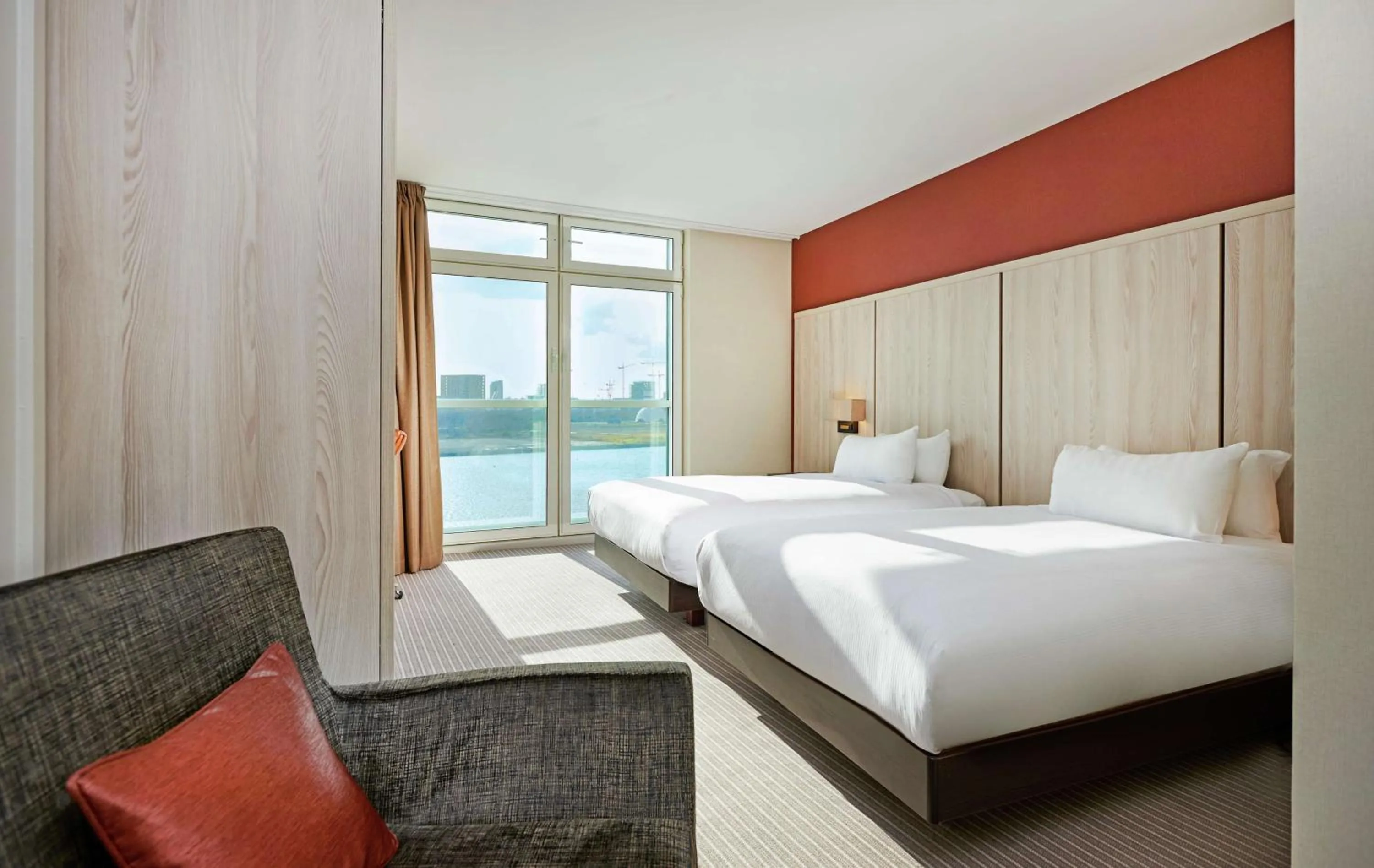 View (from property/room), Bed in DoubleTree By Hilton London Excel