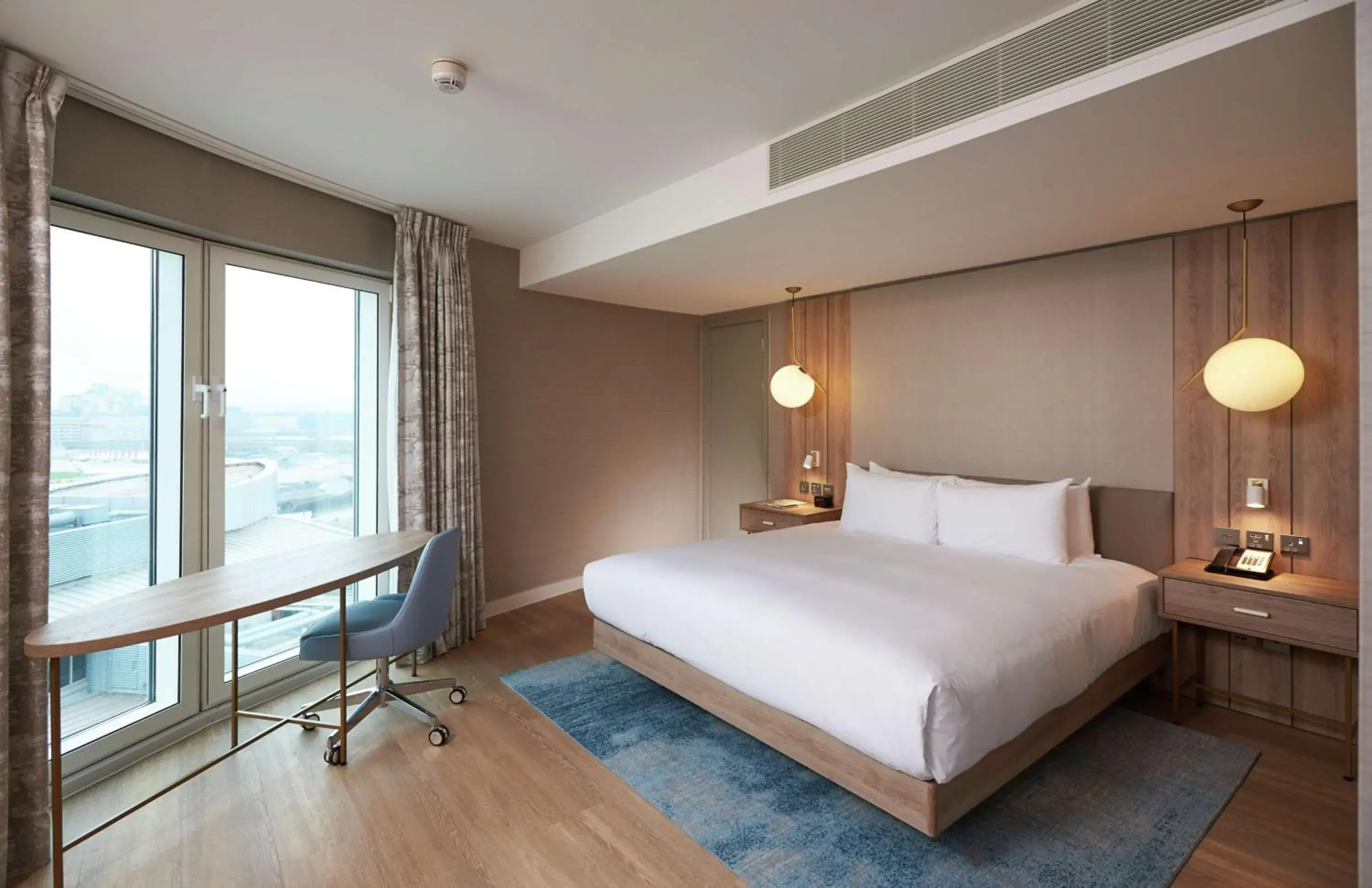 Bedroom, Bed in DoubleTree By Hilton London Excel Bedroom, Bed in DoubleTree By Hilton London Excel