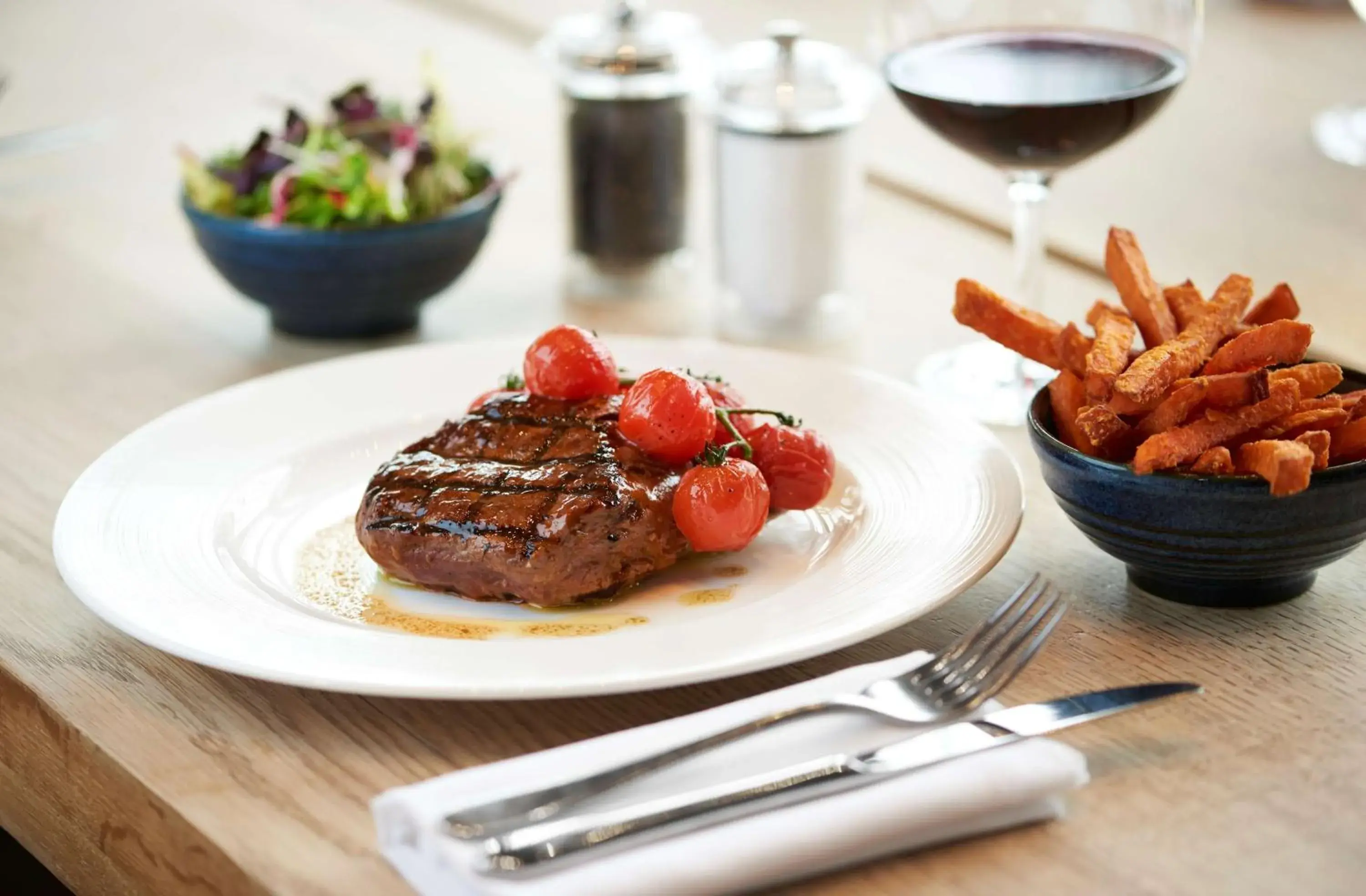 Restaurant/places to eat in DoubleTree By Hilton London Excel Restaurant/places to eat in DoubleTree By Hilton London Excel