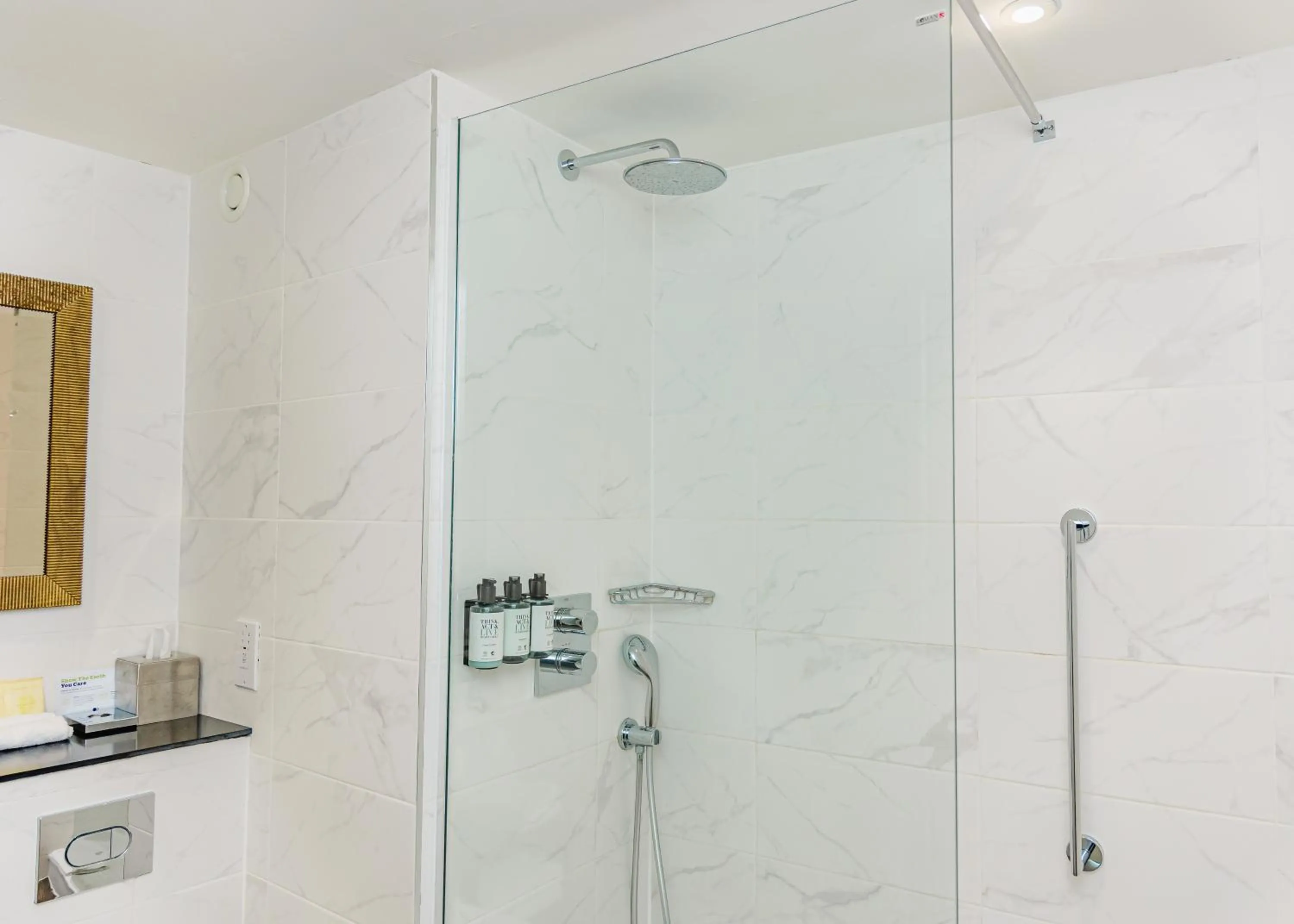 Bathroom in DoubleTree By Hilton London Excel