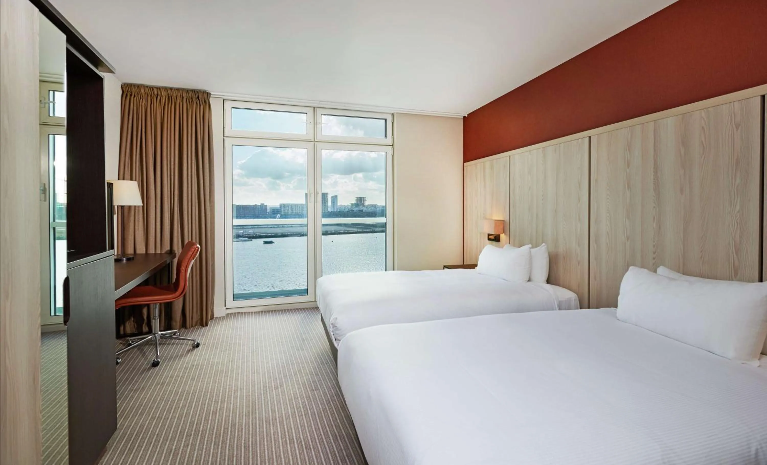 Bedroom, Bed in DoubleTree By Hilton London Excel