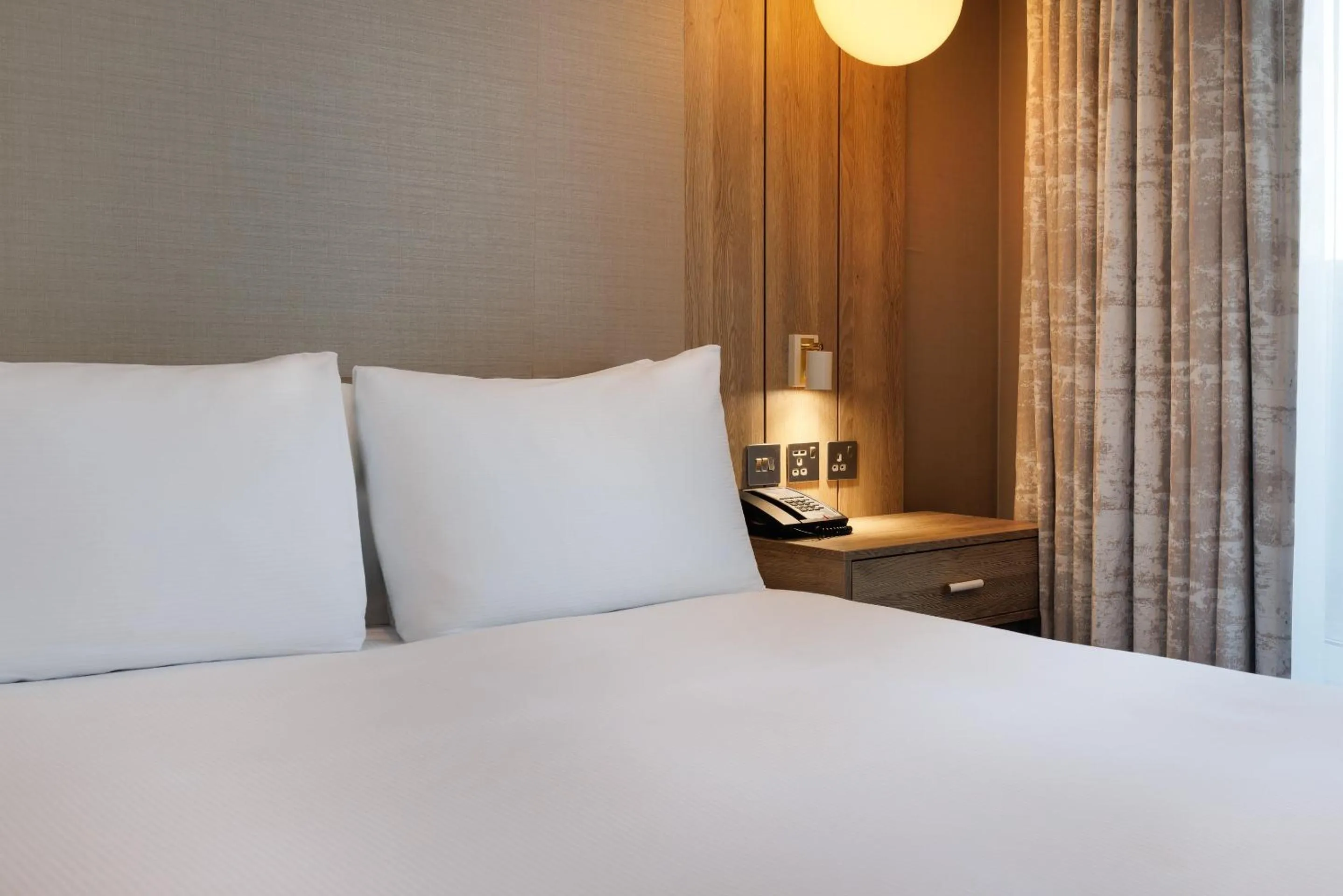 Bedroom, Bed in DoubleTree By Hilton London Excel