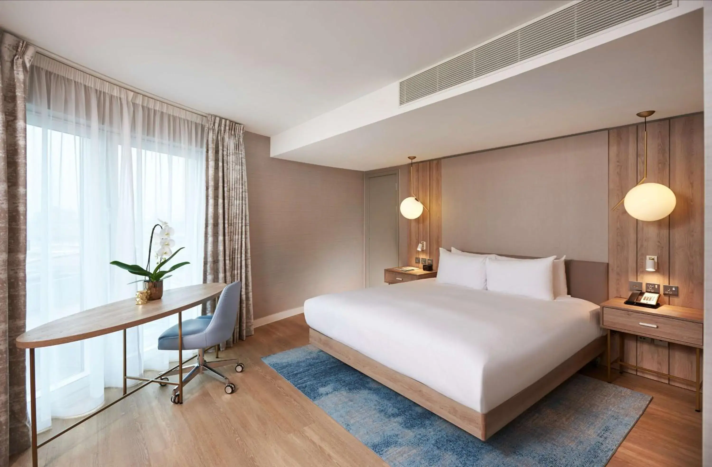 Deluxe One-Bedroom King Suite with View in DoubleTree By Hilton London Excel Deluxe One-Bedroom King Suite with View in DoubleTree By Hilton London Excel