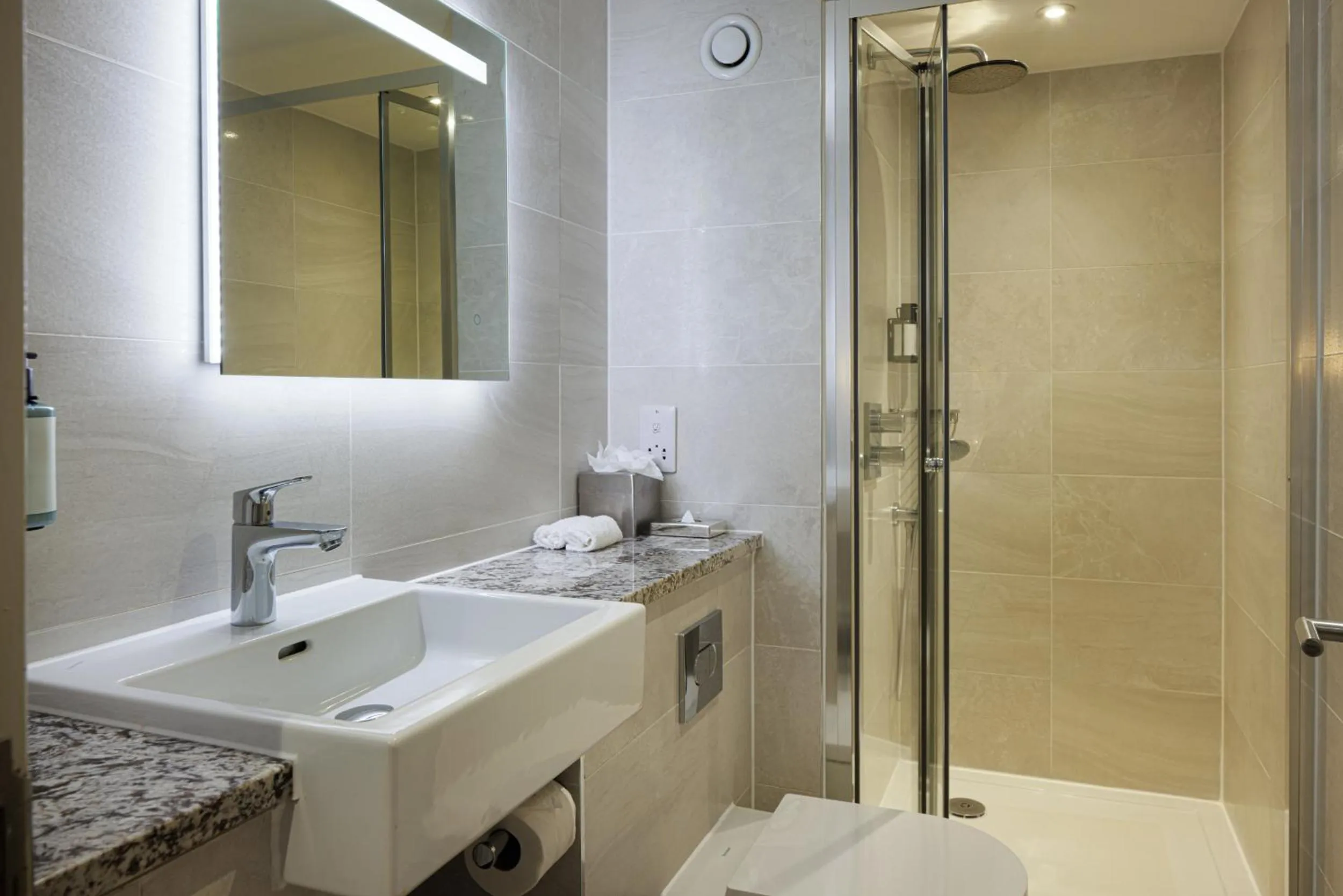 Bathroom in DoubleTree By Hilton London Excel