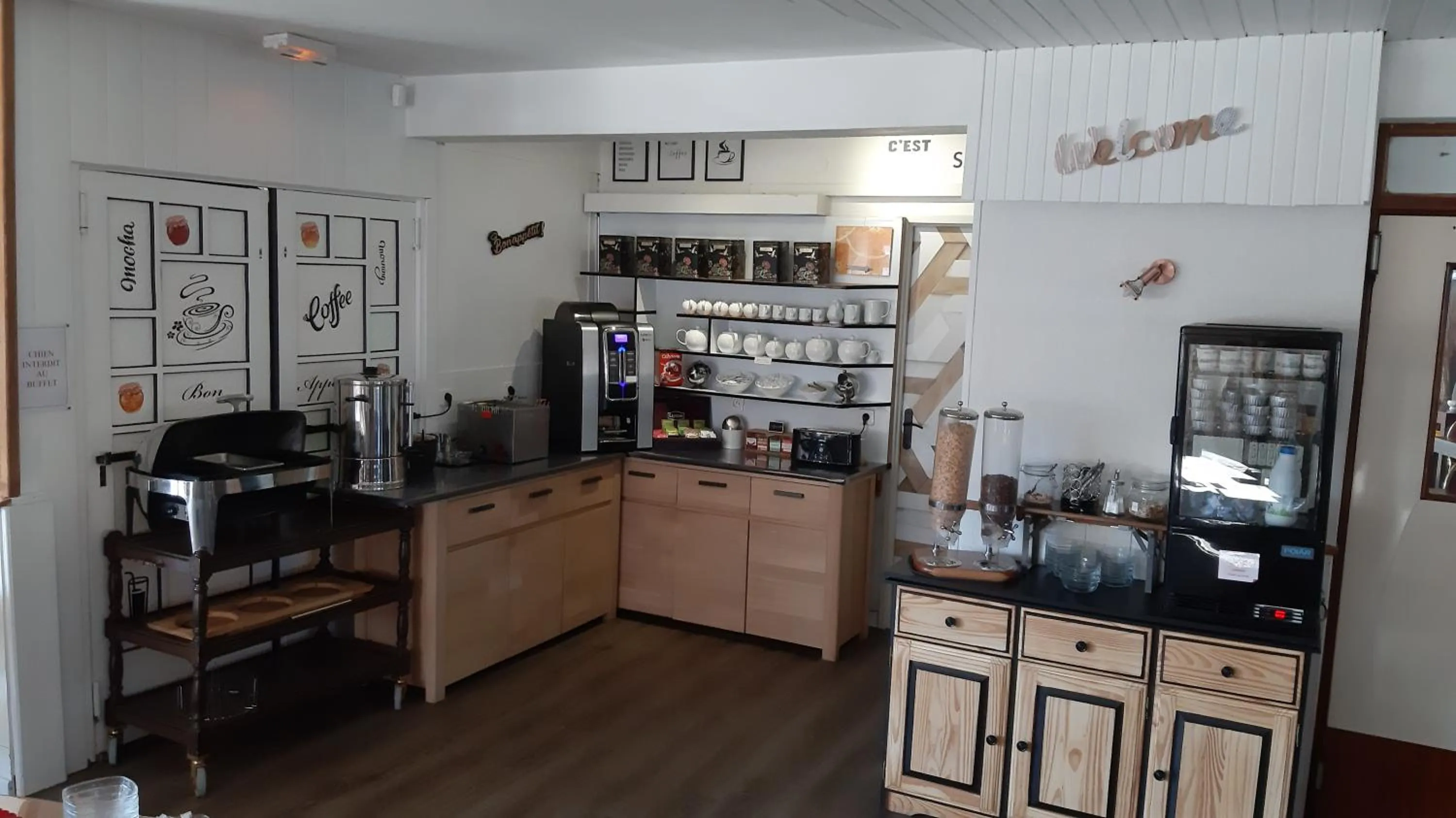 Breakfast in Hotel De La Route Verte