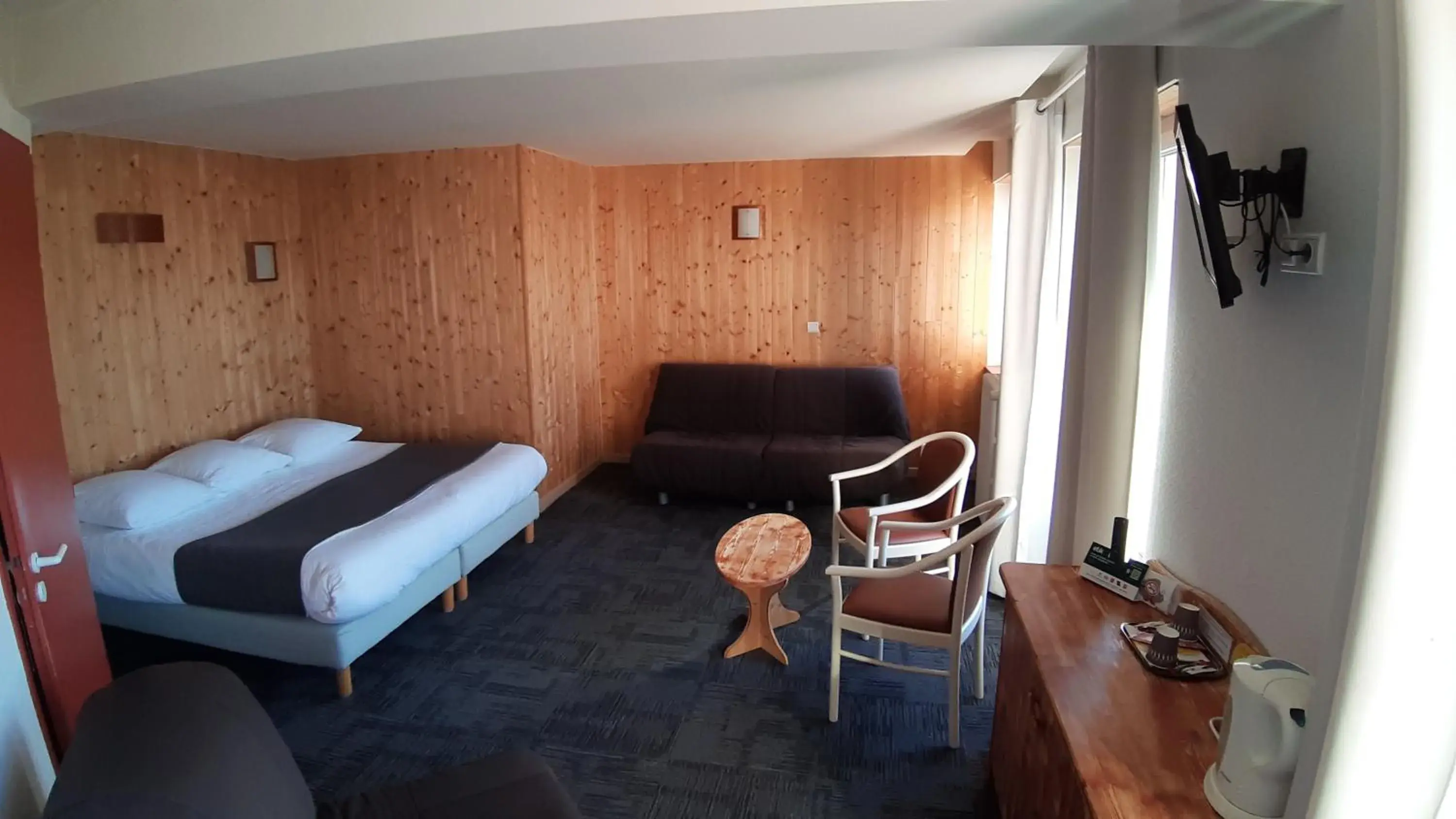 Bedroom, Bed in Hotel De La Route Verte Bedroom, Bed in Hotel De La Route Verte