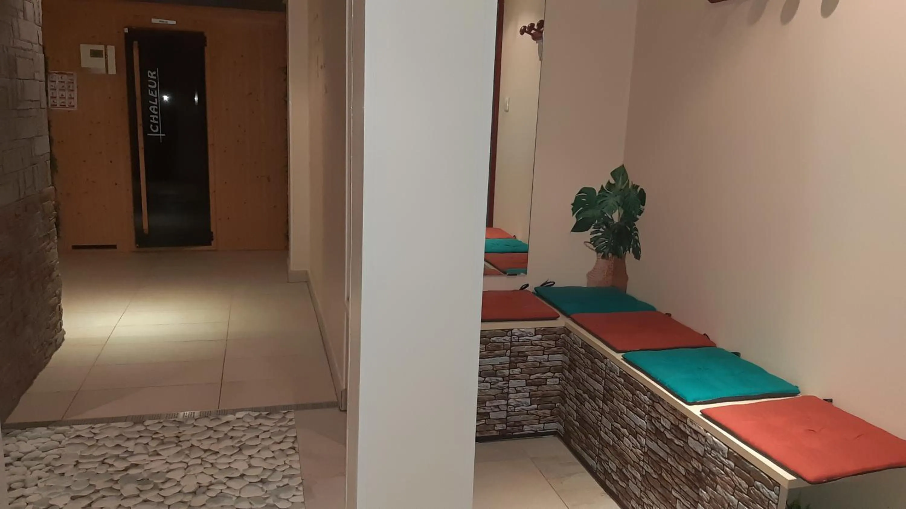 Spa and wellness centre/facilities in Hotel De La Route Verte