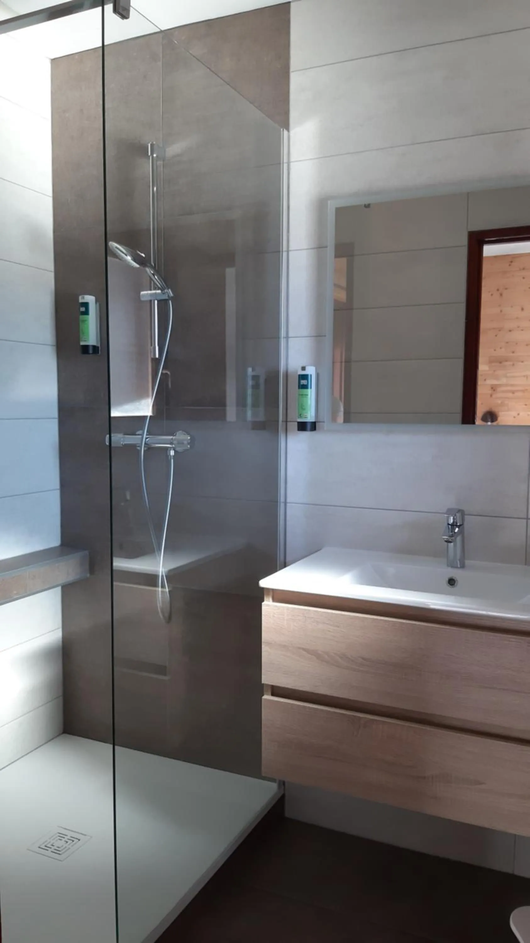 Bathroom in Hotel De La Route Verte