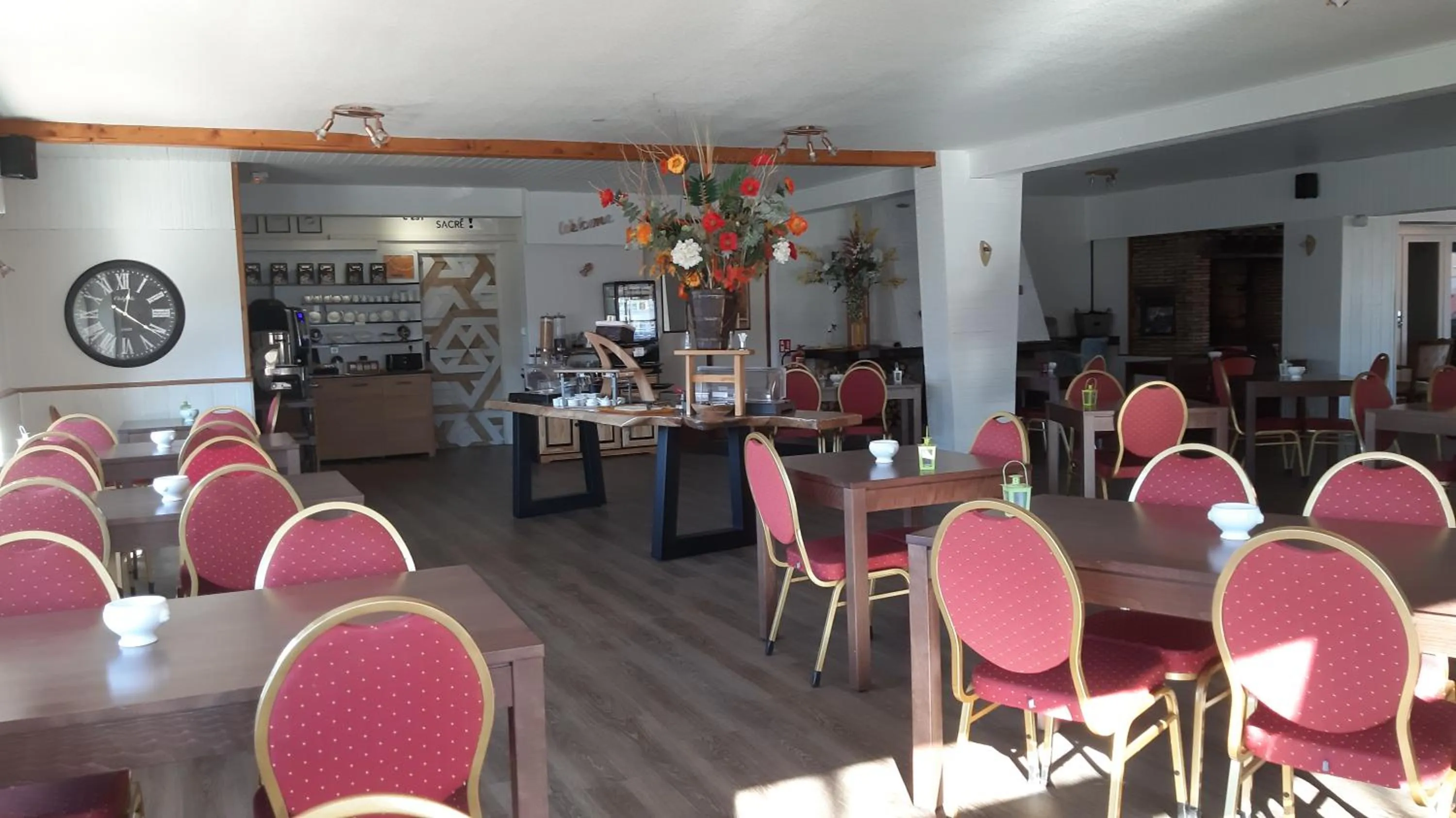 Breakfast in Hotel De La Route Verte